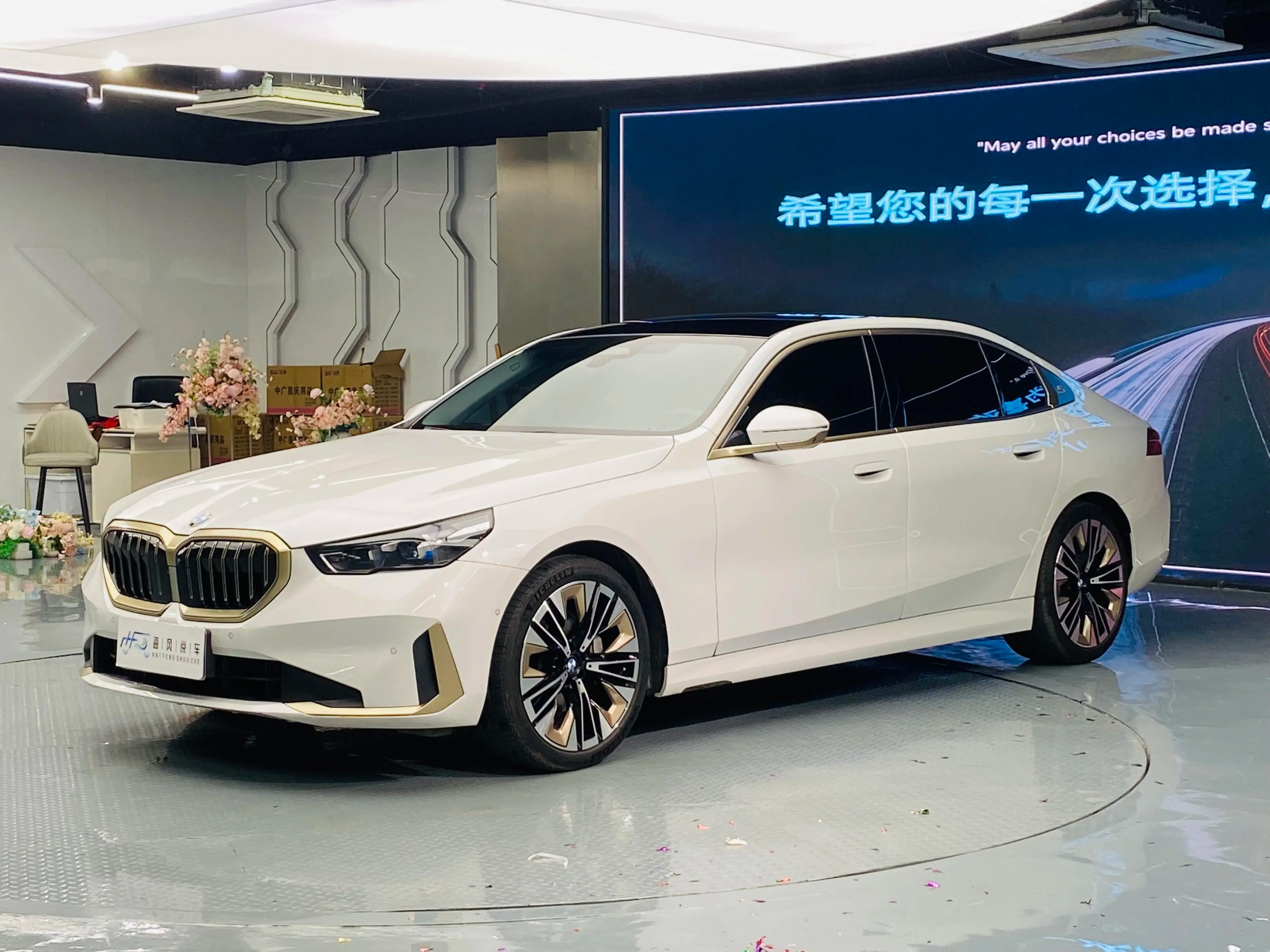 BMW 5 Series 2024 г. 46087 км.