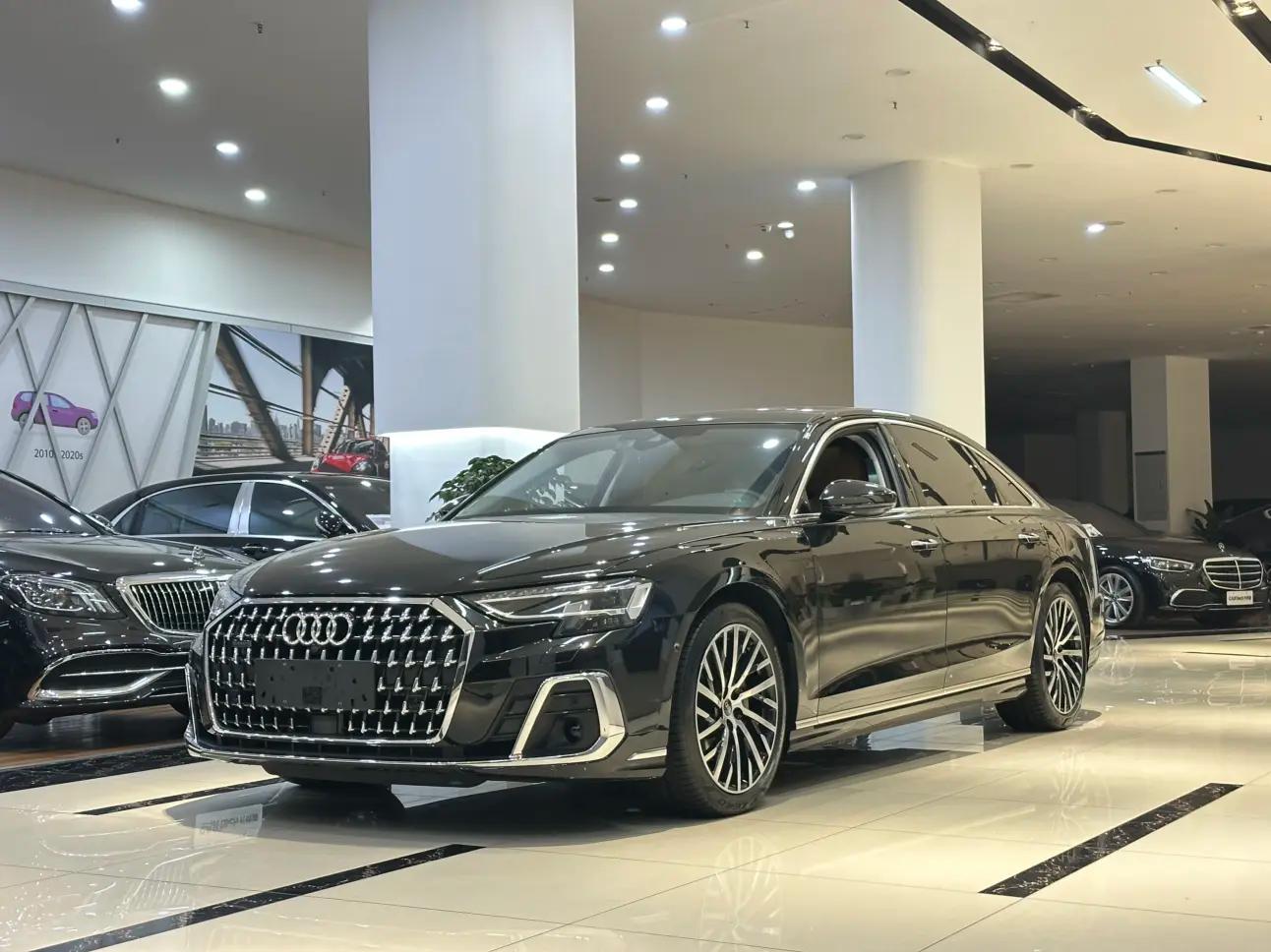 Audi A8 2024 г. 19037 км.