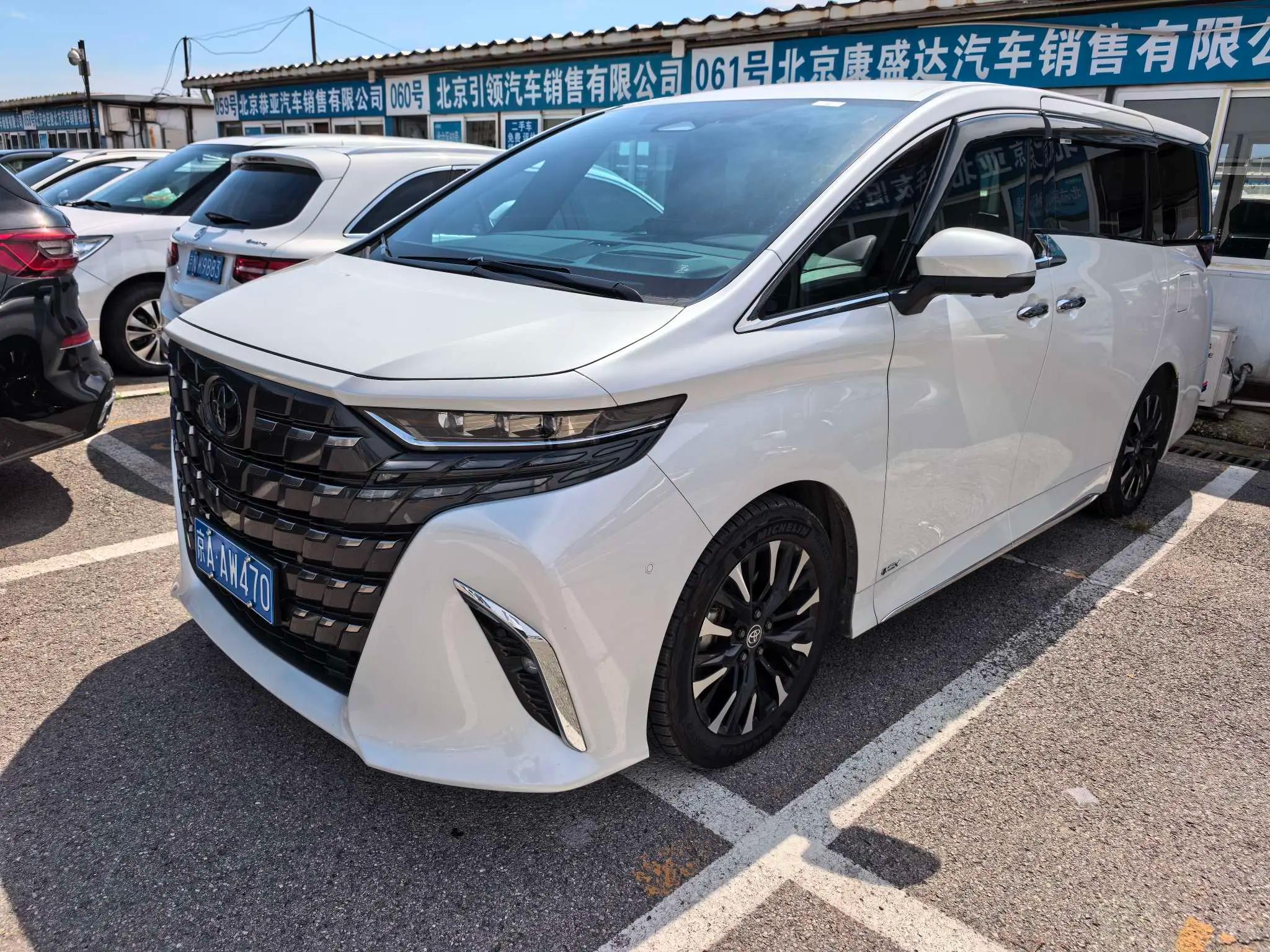 Toyota Alphard 2023 г. 19027 км.