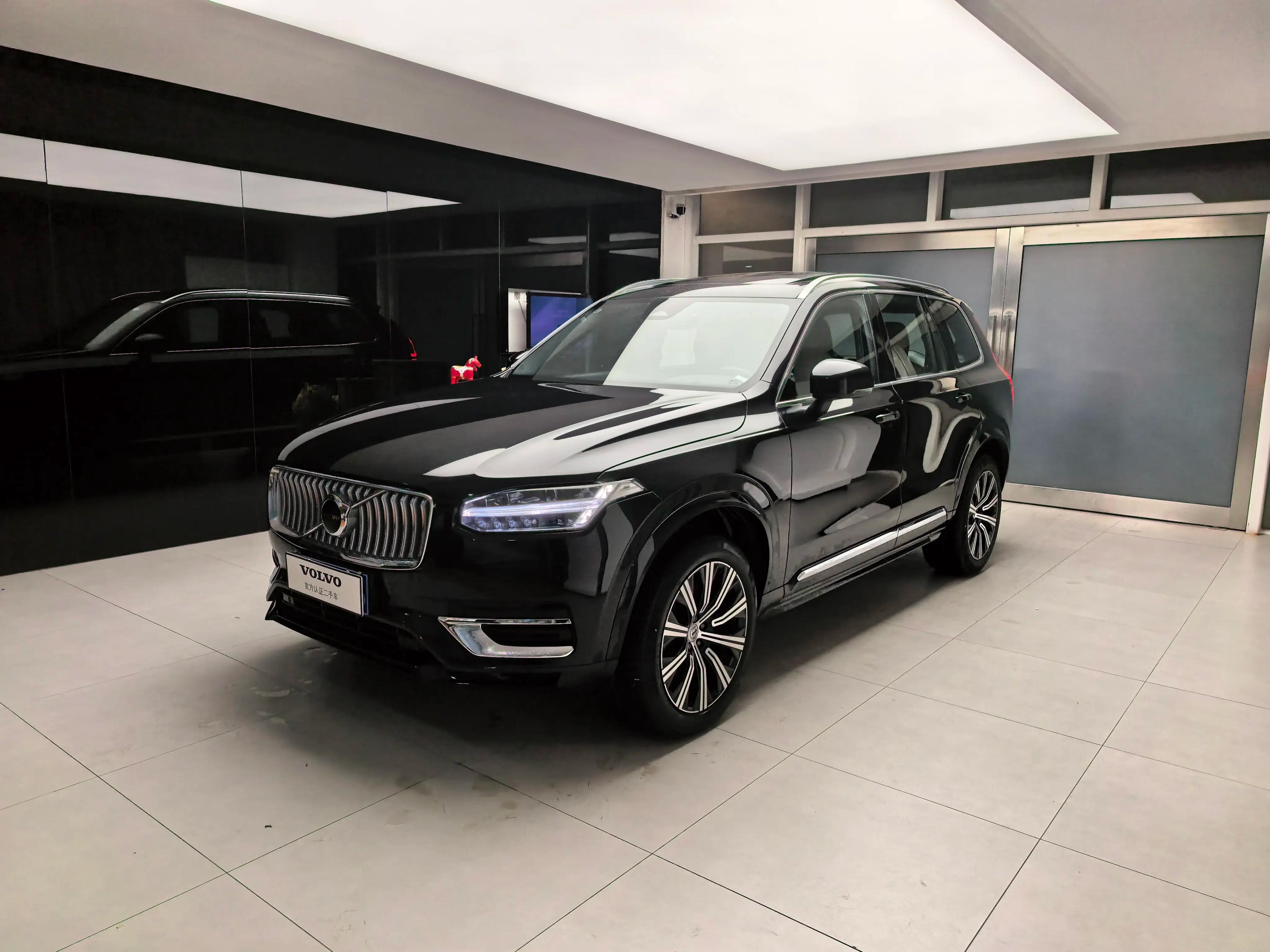 Volvo XC90 2024 г. 20083 км.