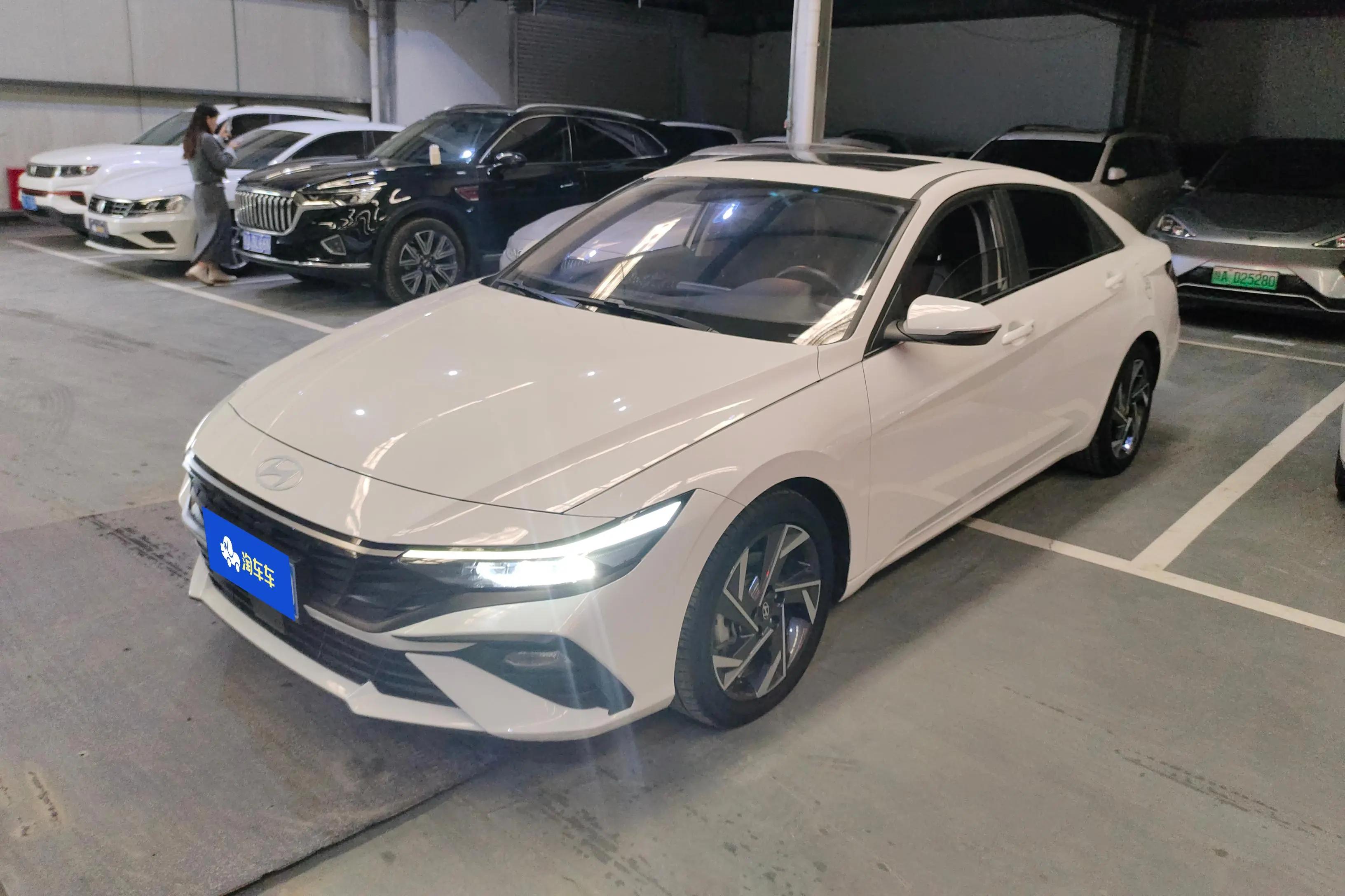 Hyundai Elantra 2024 г. 37329 км.