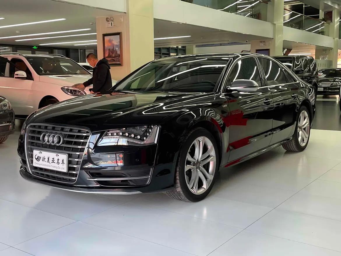 Audi S8 2023 г. 14059 км.
