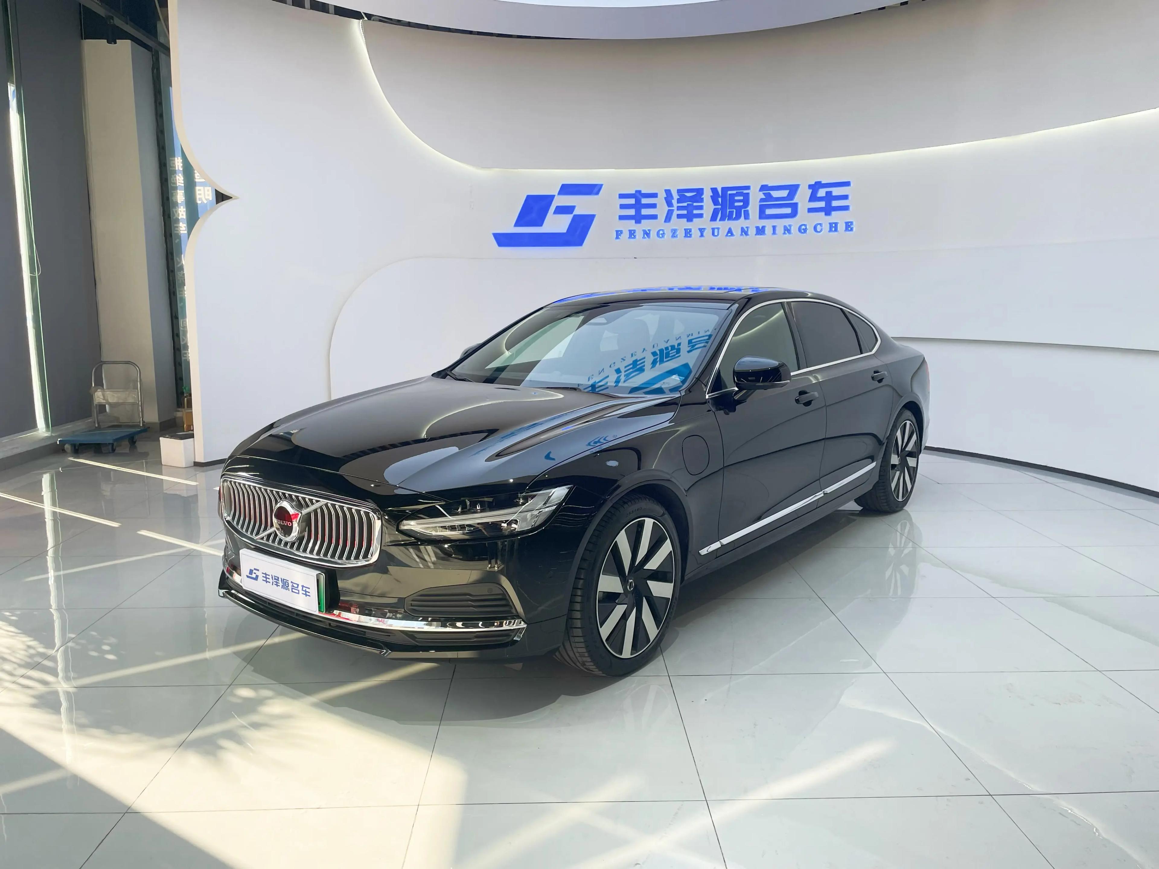 Volvo S90 PHEV 2024 г. 1907 км.