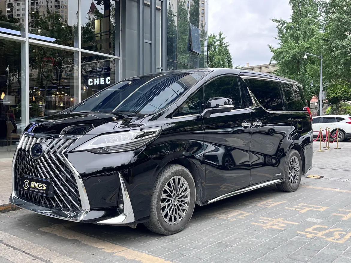 Lexus LM 2022 г. 58174 км.