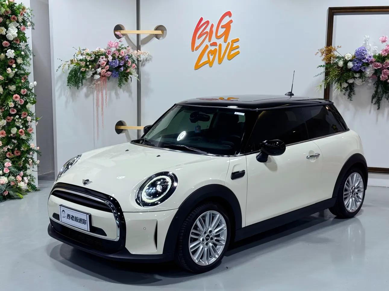 MINI  2022 г. 23926 км.