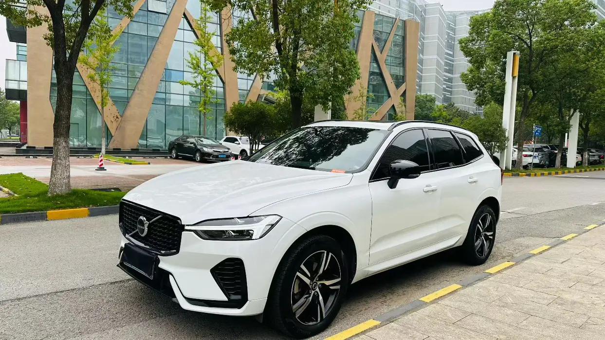 Volvo XC60 2022 г. 70144 км.