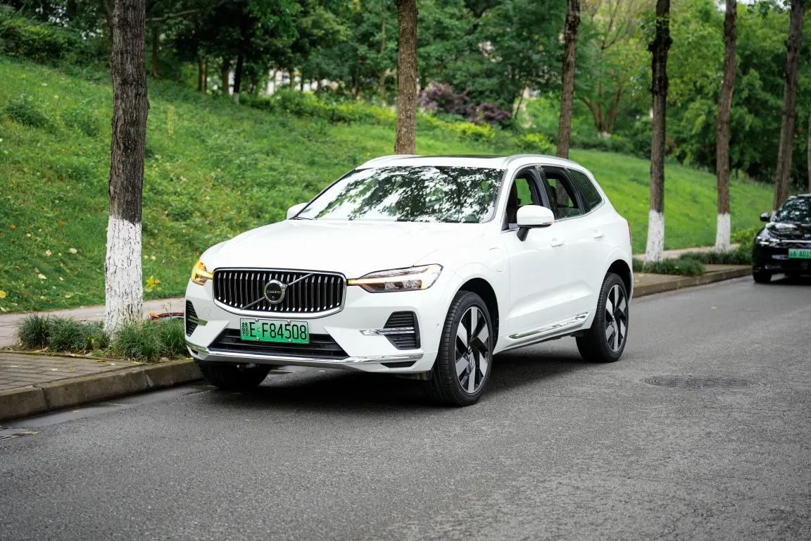 Volvo XC60 PHEV 2024 г. 11141 км.