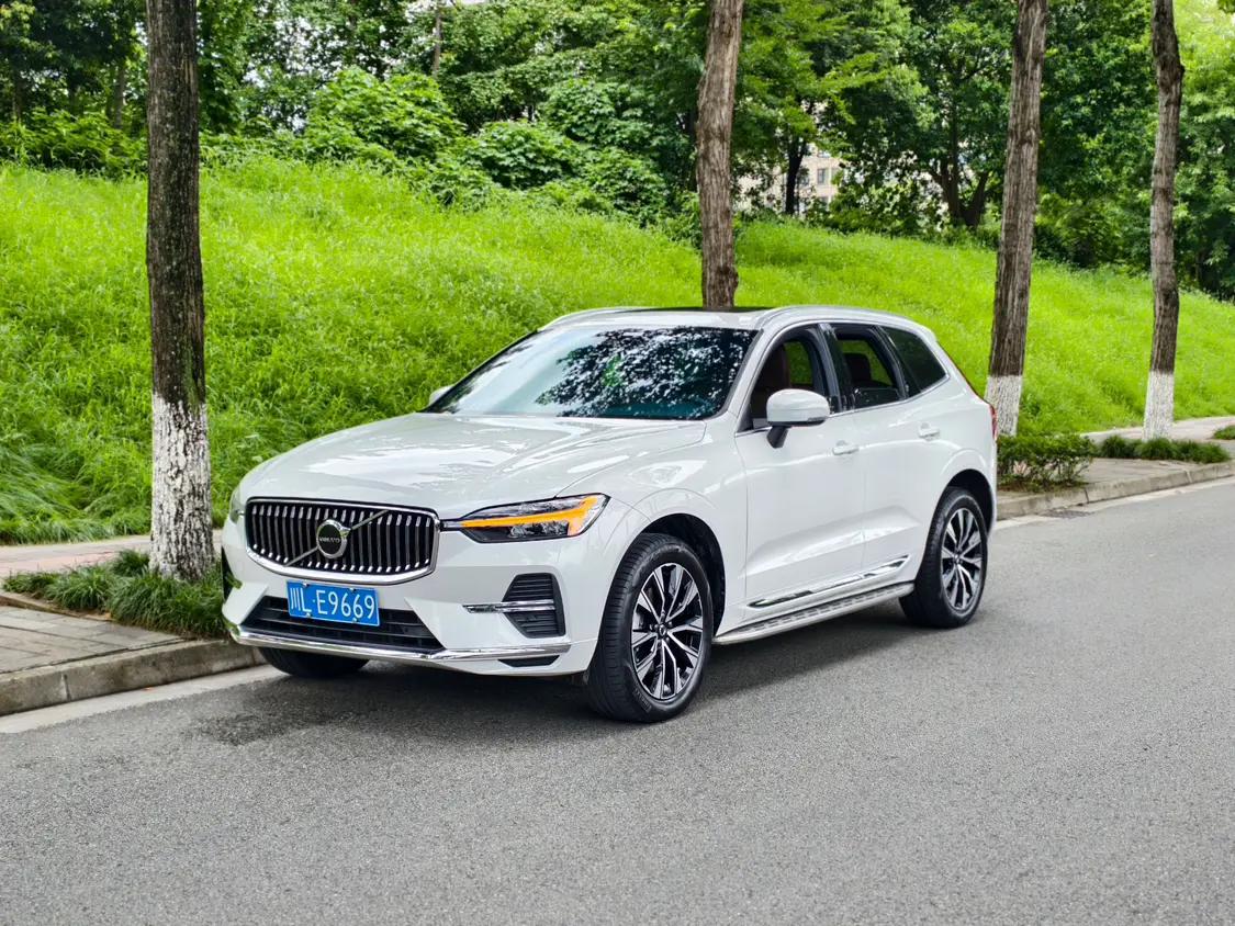Volvo XC60 2023 г. 35142 км.