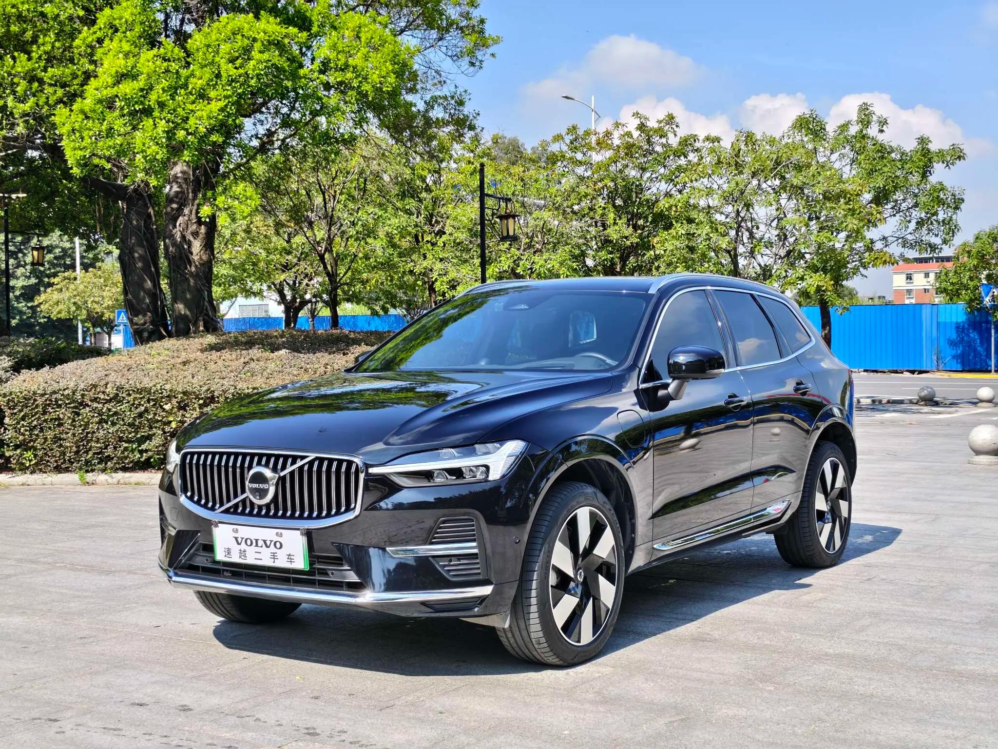 Volvo XC60 PHEV 2023 г. 30140 км.
