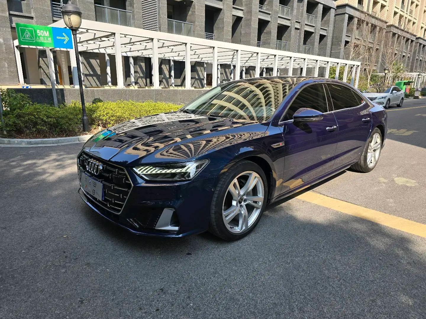 Audi A7L 2024 г. 24000 км.