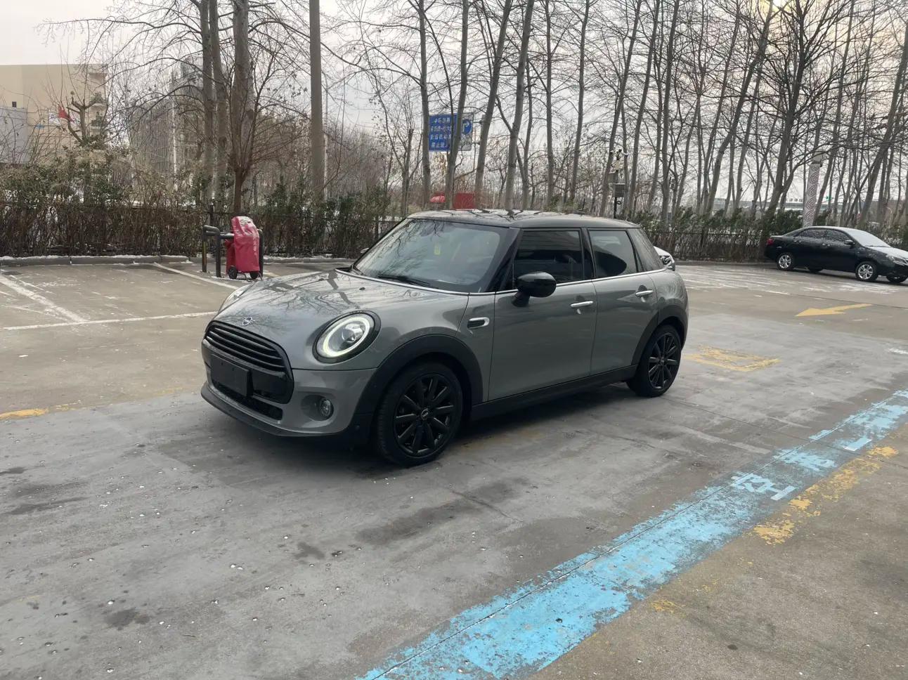 MINI  2021 г. 31135 км.