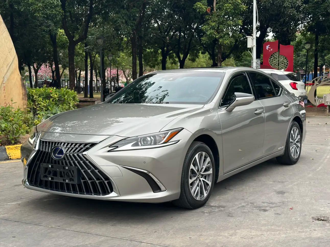 Lexus ES 2022 г. 56144 км.