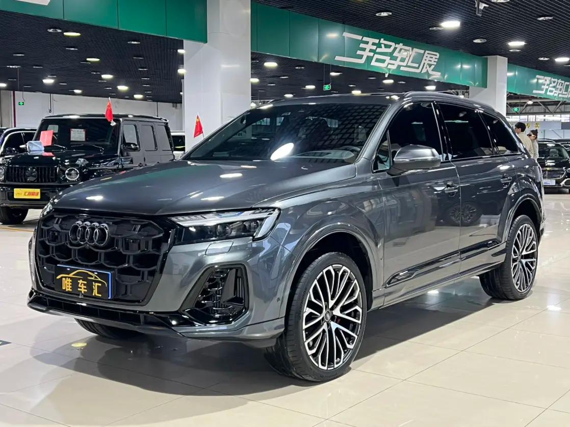 Audi SQ7 2024 г. 21142 км.