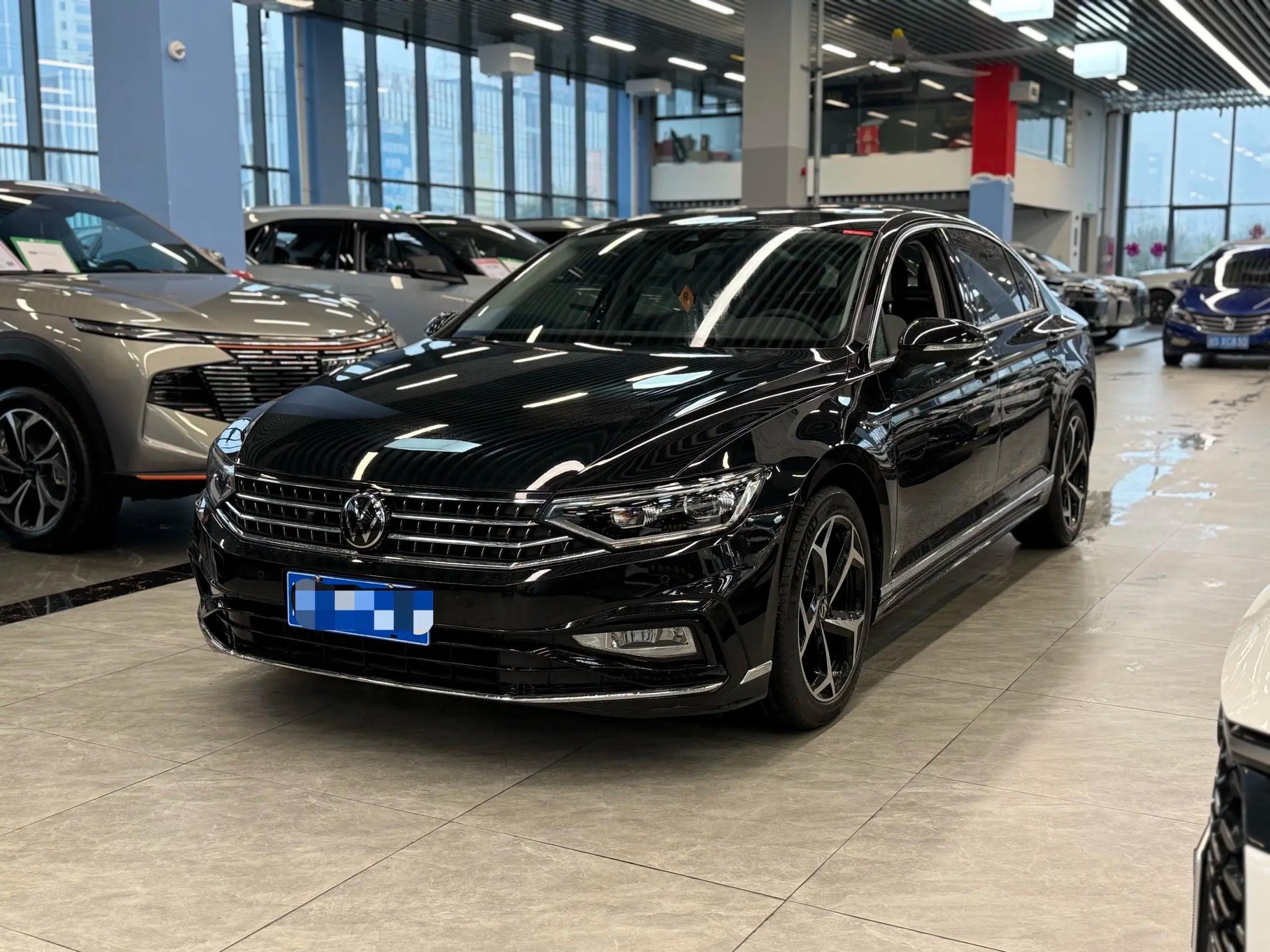 Volkswagen Magotan 2023 г. 38018 км.