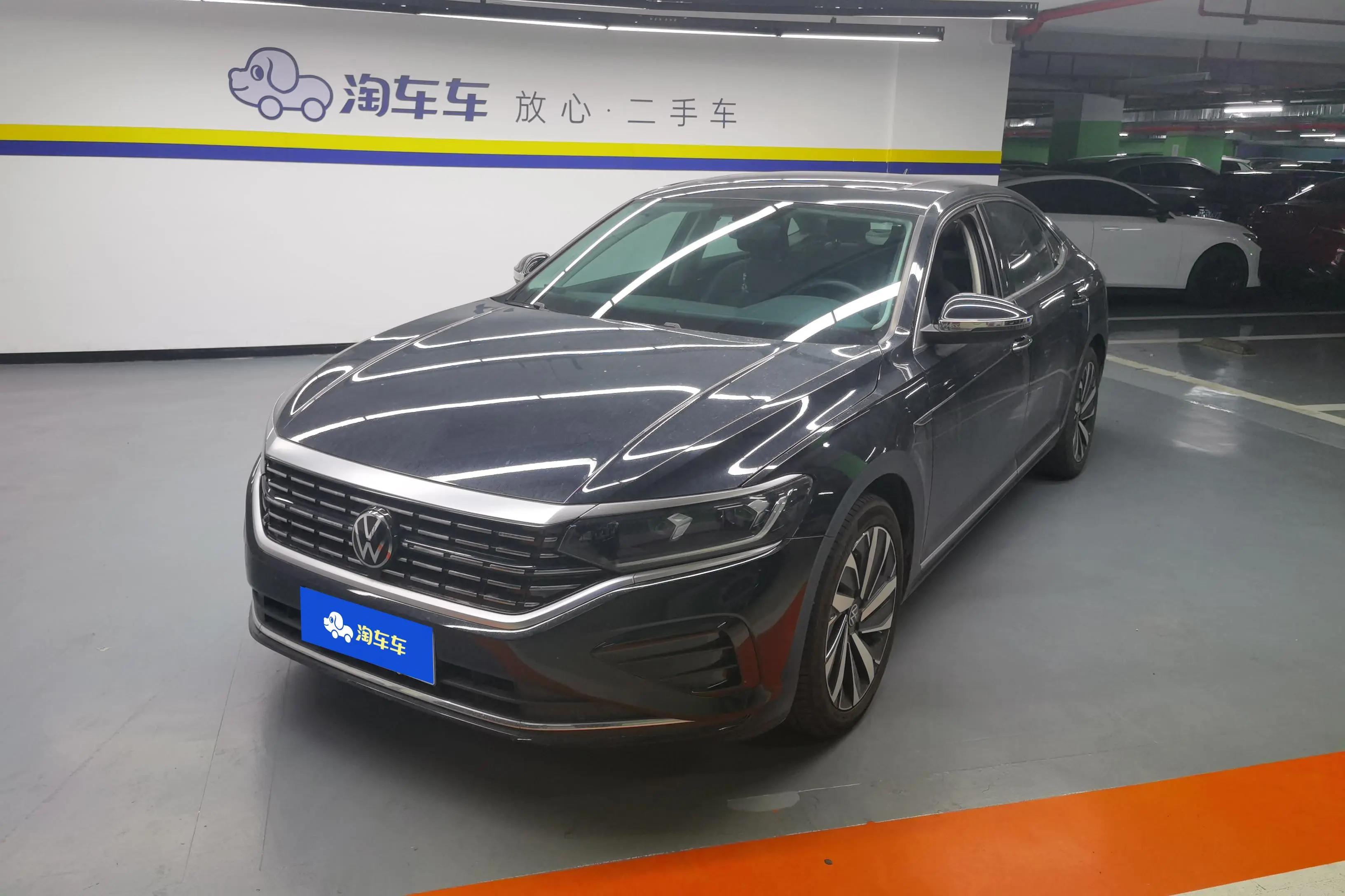 Volkswagen Passat 2023 г. 38335 км.