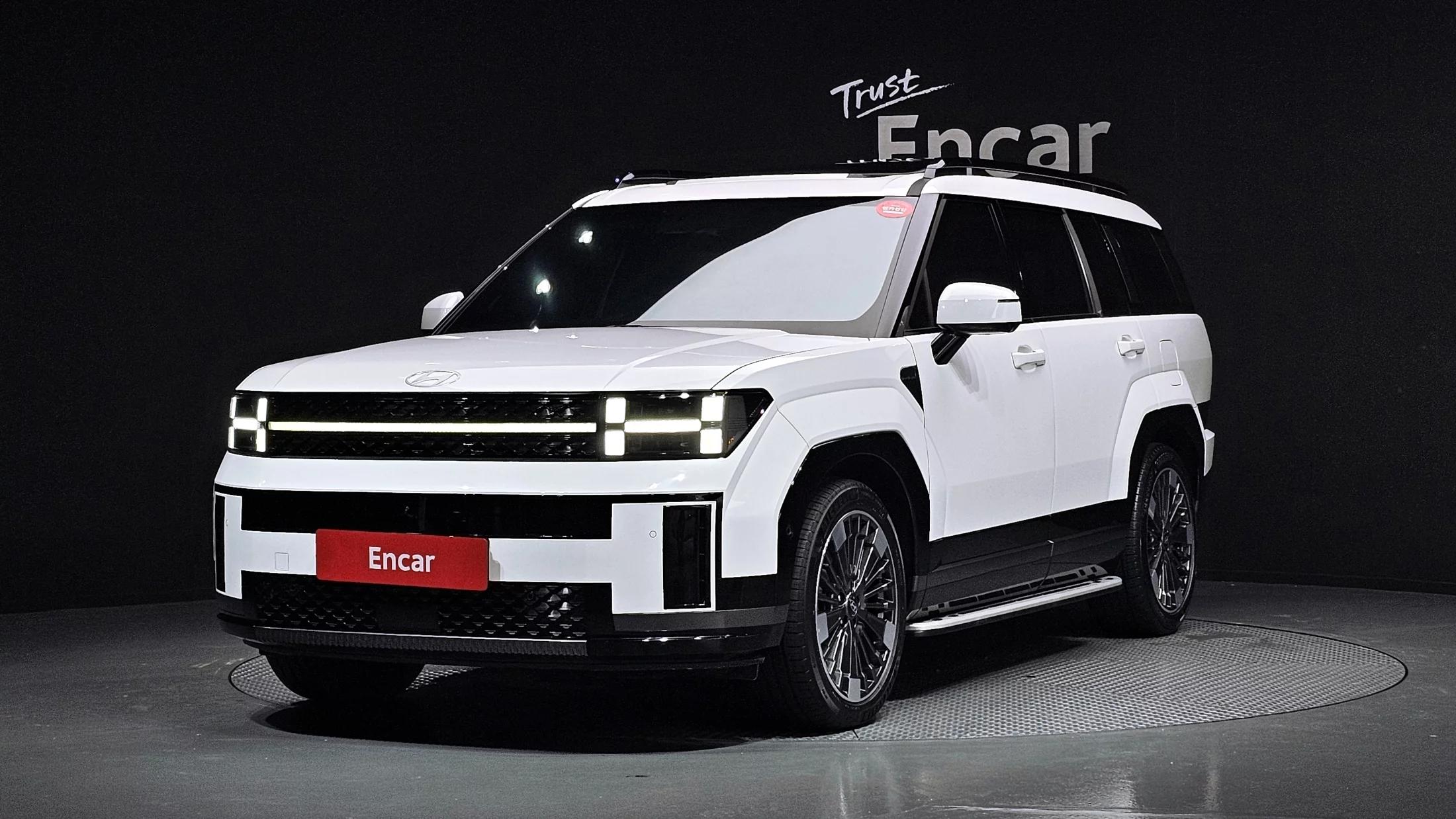 Hyundai Santa Fe HEV 1.6 4WD Calligraphy, гибрид, 2023 г. 37580 км.