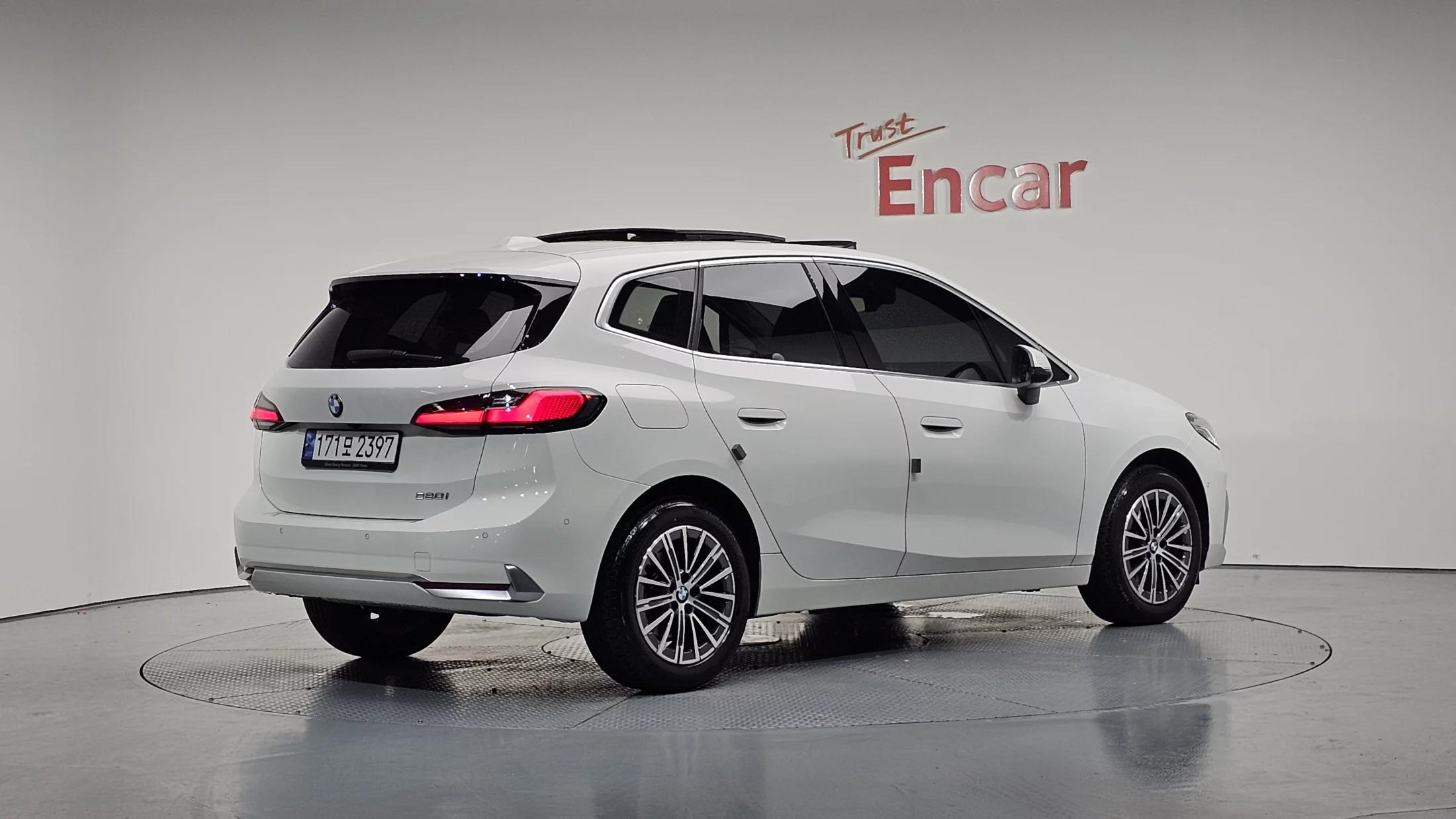 BMW 2-Series 220i Luxury, 2023 г. 17228 км.