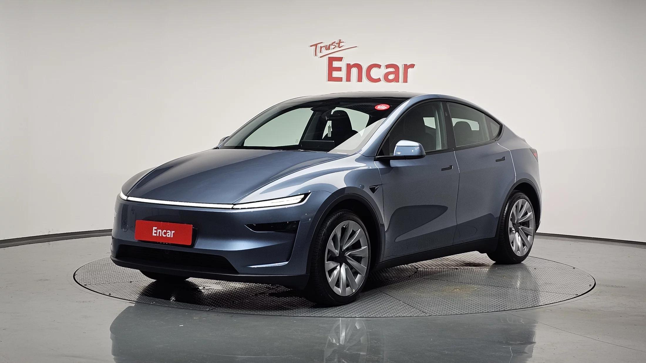 Tesla Model Y Long Range, электромобиль, 2025 г. 2788 км.
