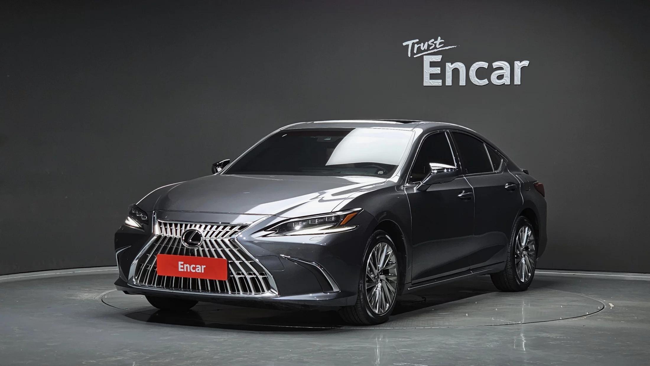 Lexus ES300h Executive, гибрид, 2025 г. 6374 км.