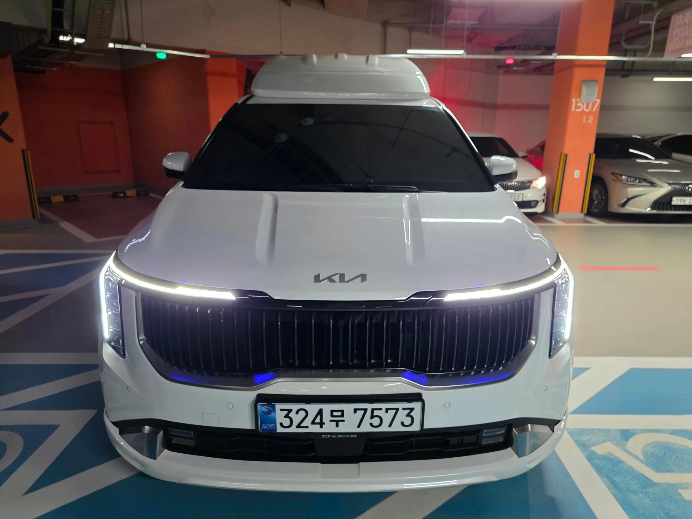 Kia Carnival HEV 9-Seater Hi-Limousine (Special vehicle), гибрид, 2025 г. 1634 км.