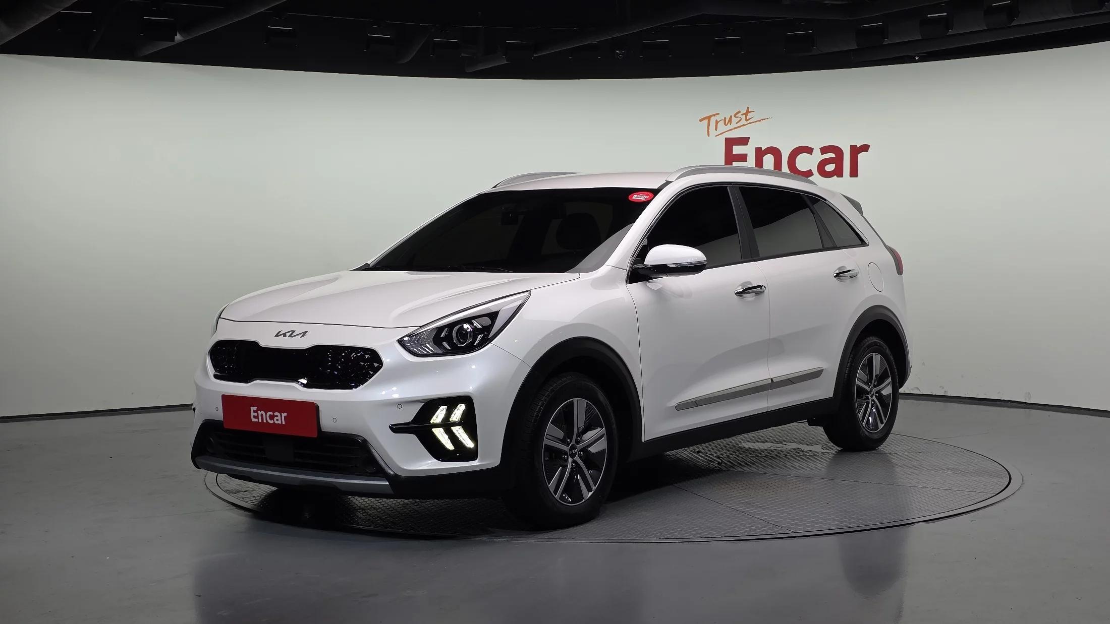 Kia Niro 1.6 HEV Noblesse, гибрид, 2021 г. 15824 км.