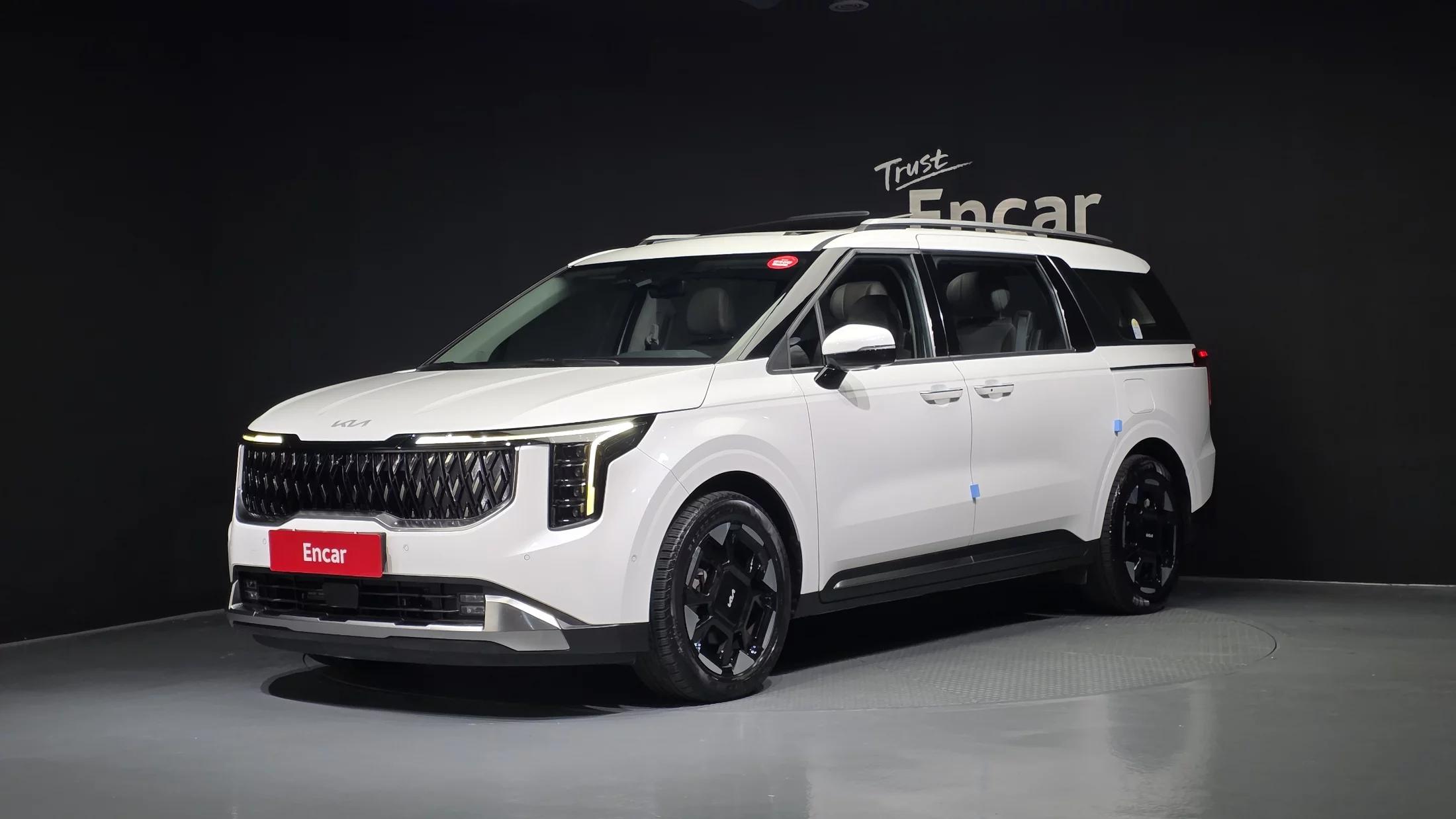 Kia Carnival HEV 7seater Signature, гибрид, 2024 г. 68731 км.