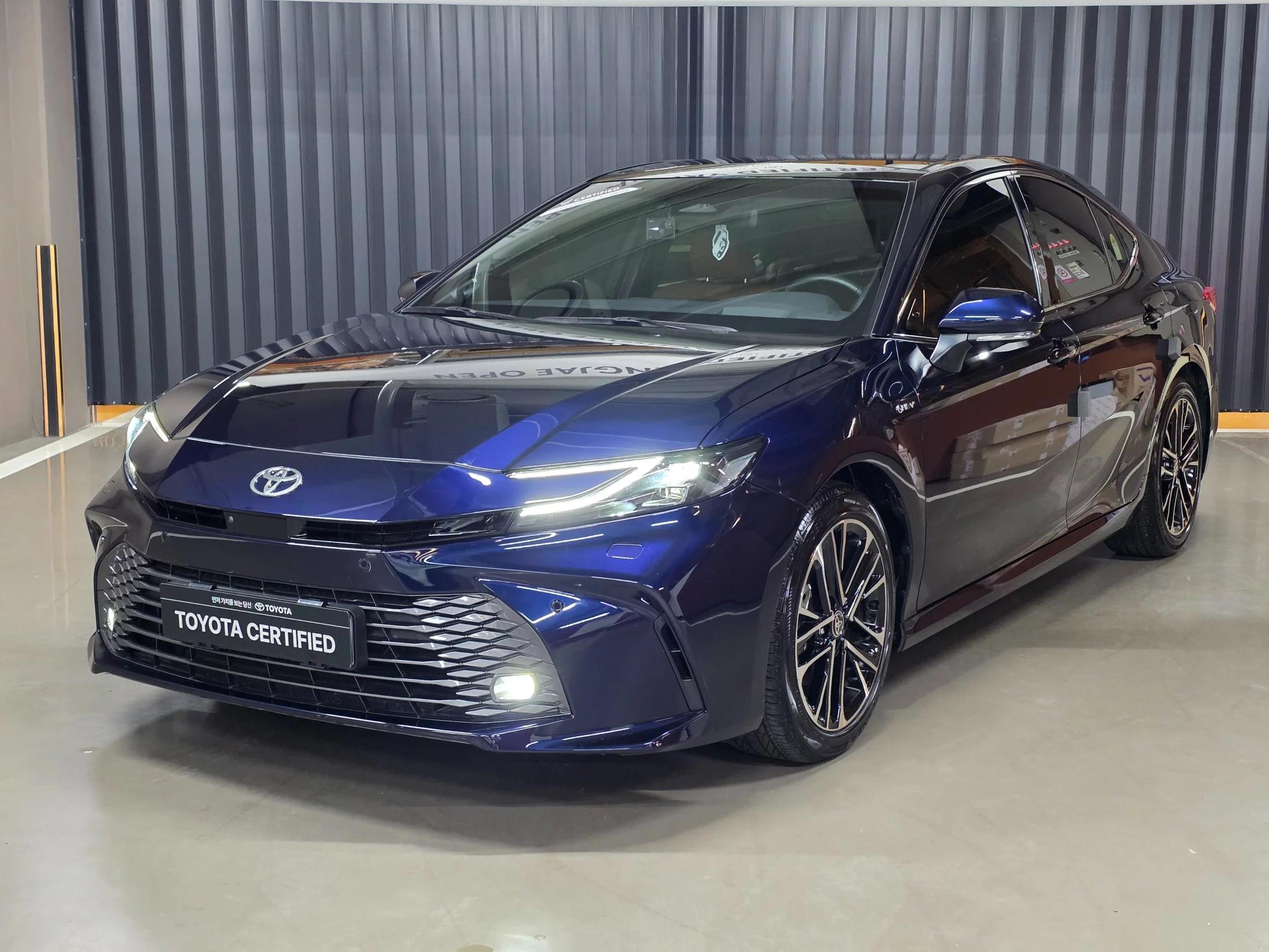 Toyota CAMRY 2.5 XLE Premium Hybrid, гибрид, 2024 г. 4862 км.