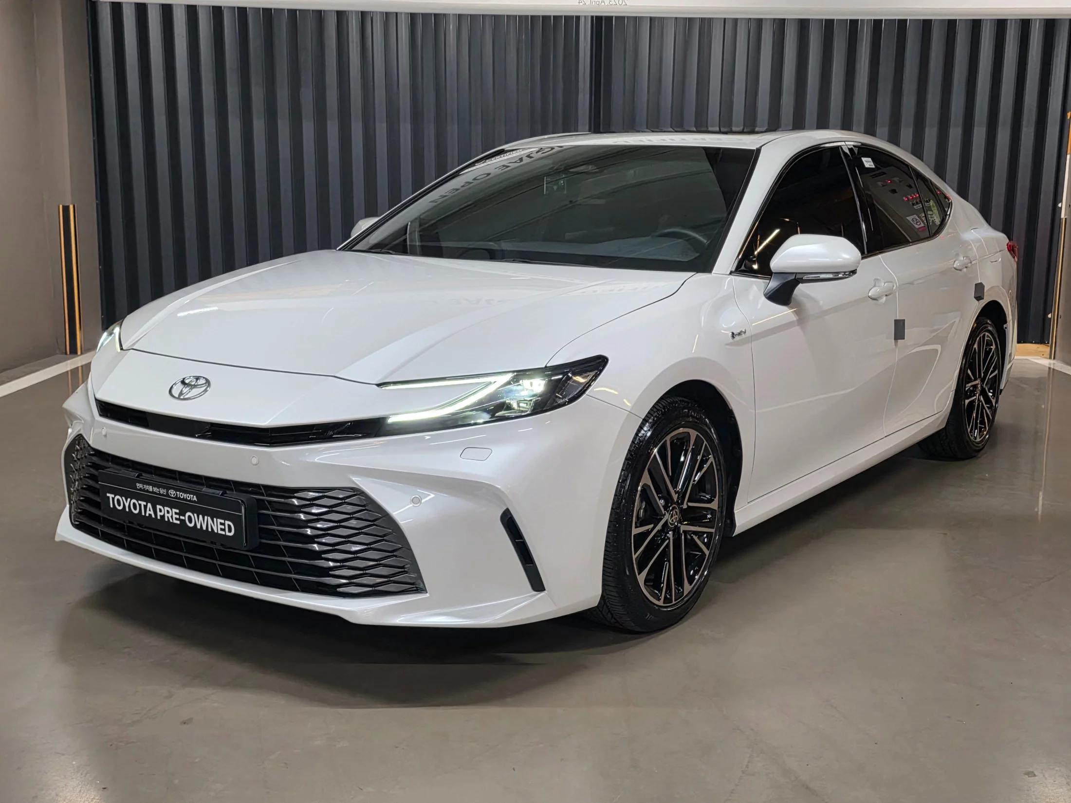 Toyota CAMRY 2.5 XLE Hybrid, гибрид, 2025 г. 8083 км.