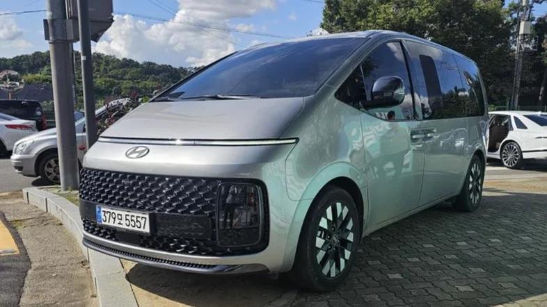 Hyundai Staria 4WD Lounge 9-Seater Inspiration, 2024 г. 24704 км.