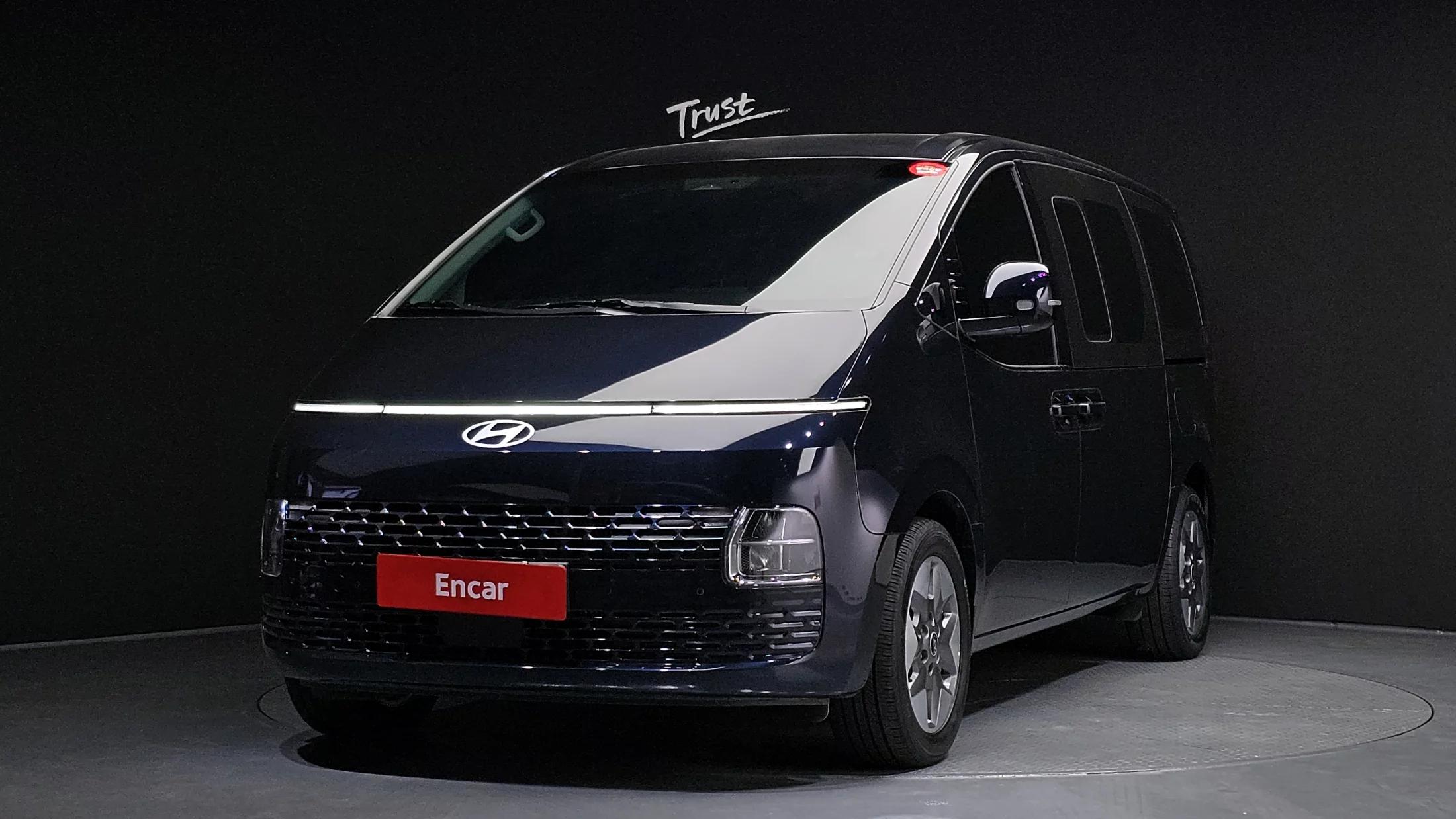Hyundai Staria HEV 1.6 Tourer 9-Seater Modern, гибрид, 2024 г. 48725 км.