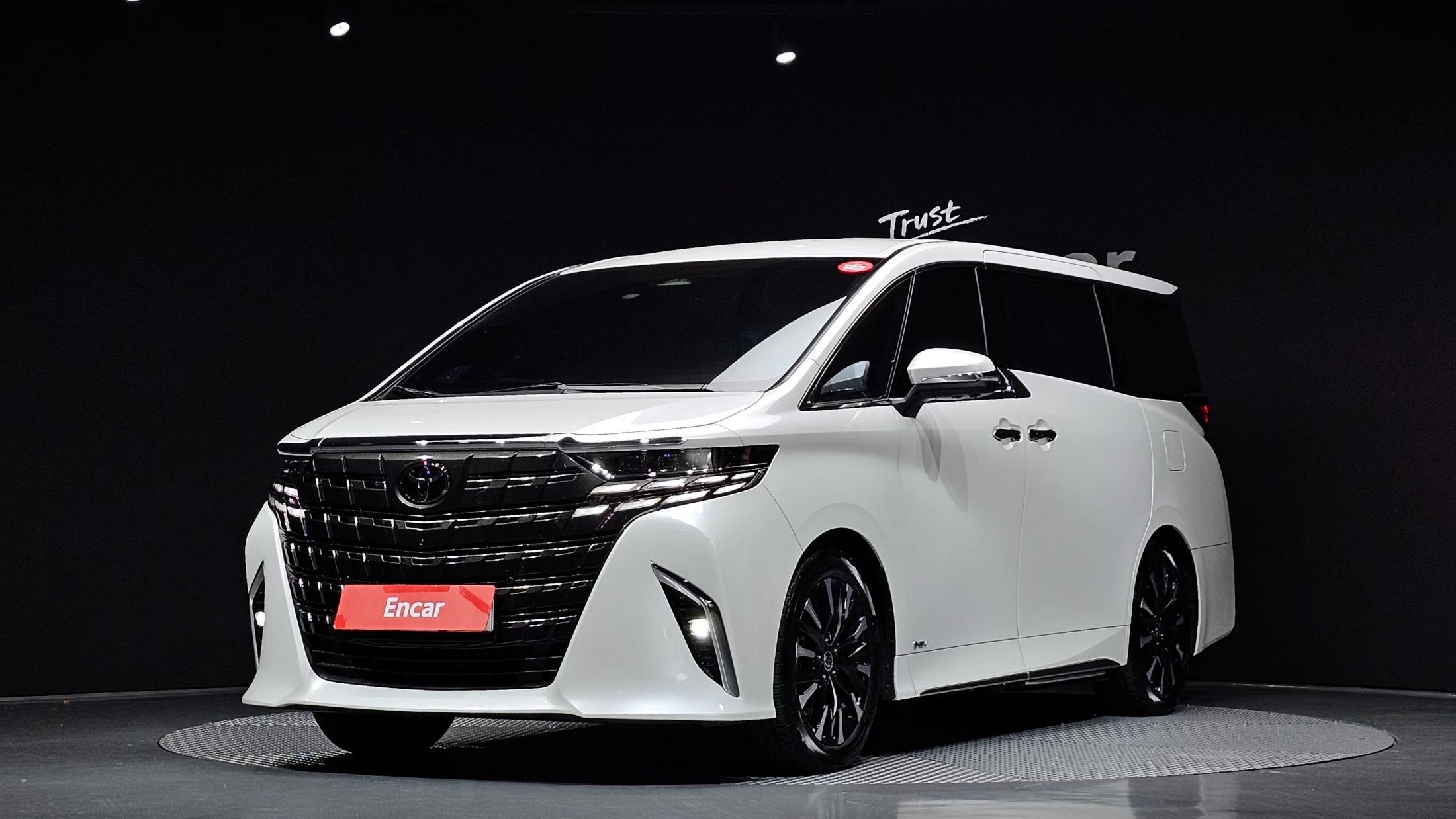 Toyota ALPHARD AWD, гибрид, 2024 г. 12674 км.