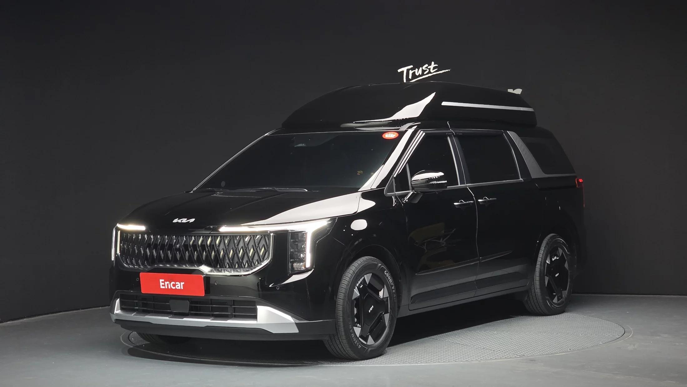 Kia Carnival HEV 9-Seater Hi-Limousine (Special vehicle), гибрид, 2024 г. 13494 км.