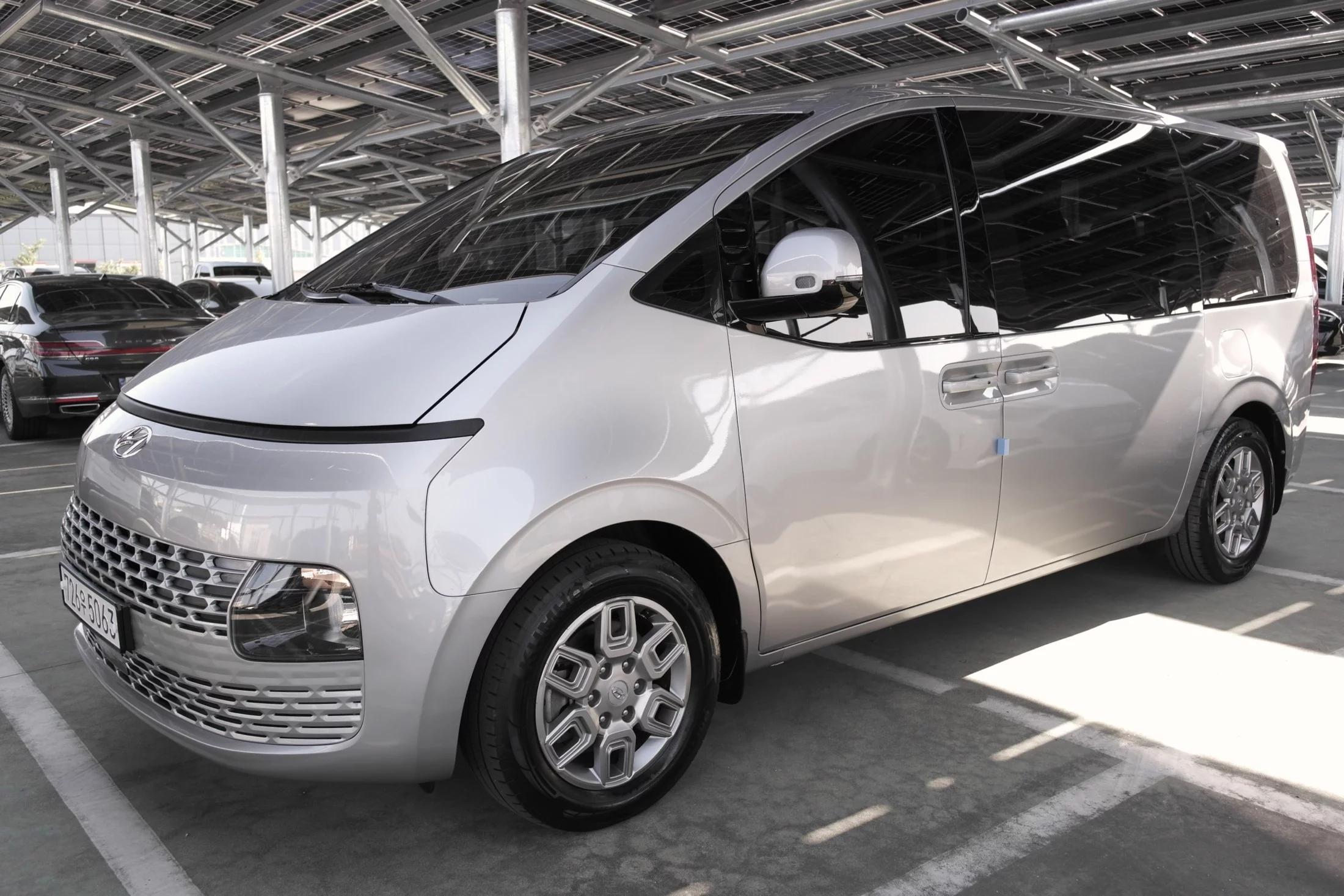 Hyundai Staria Tourer 11-Seater Modern, 2021 г. 53013 км.