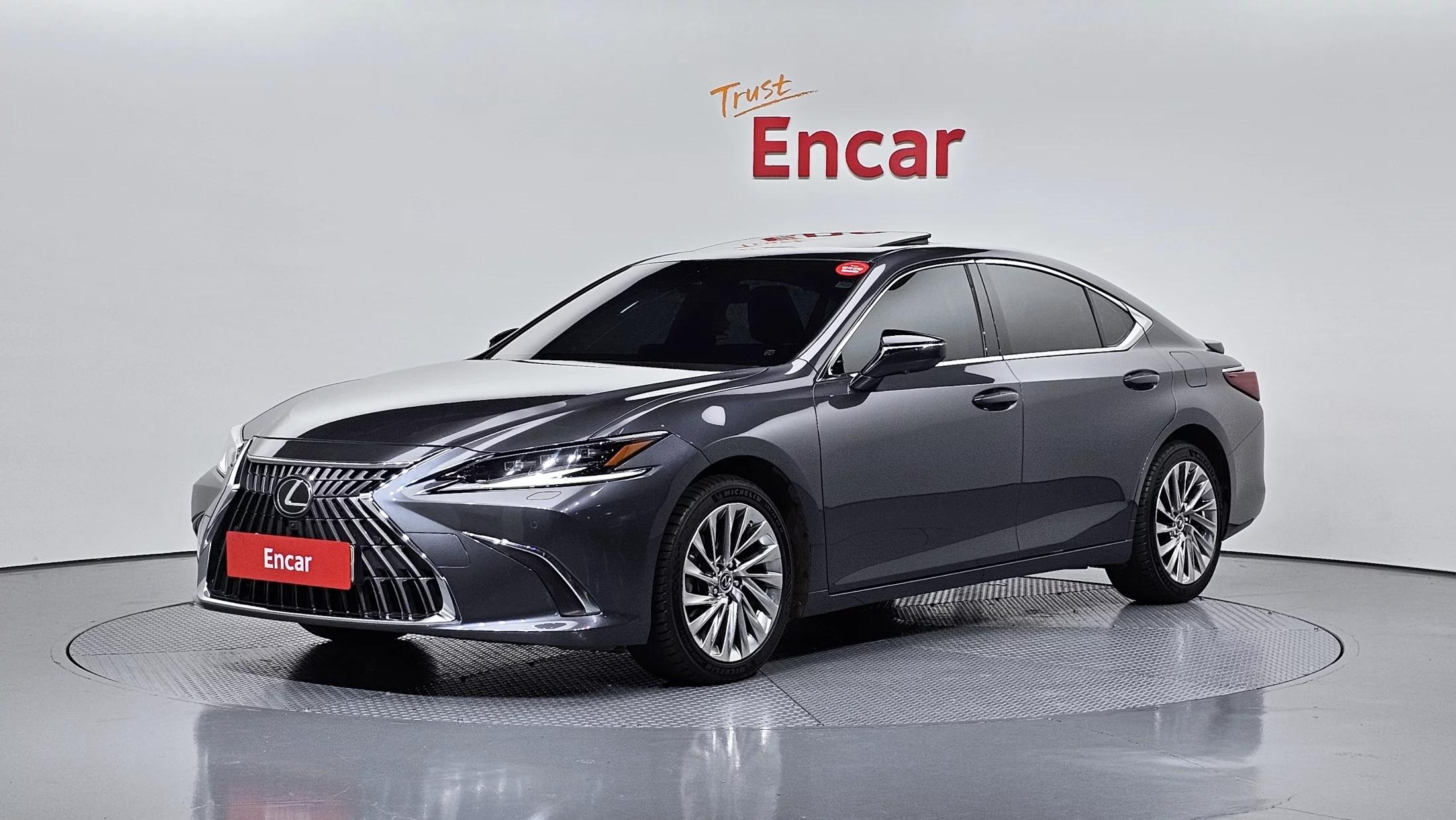 Lexus ES300h Executive, гибрид, 2024 г. 54533 км.