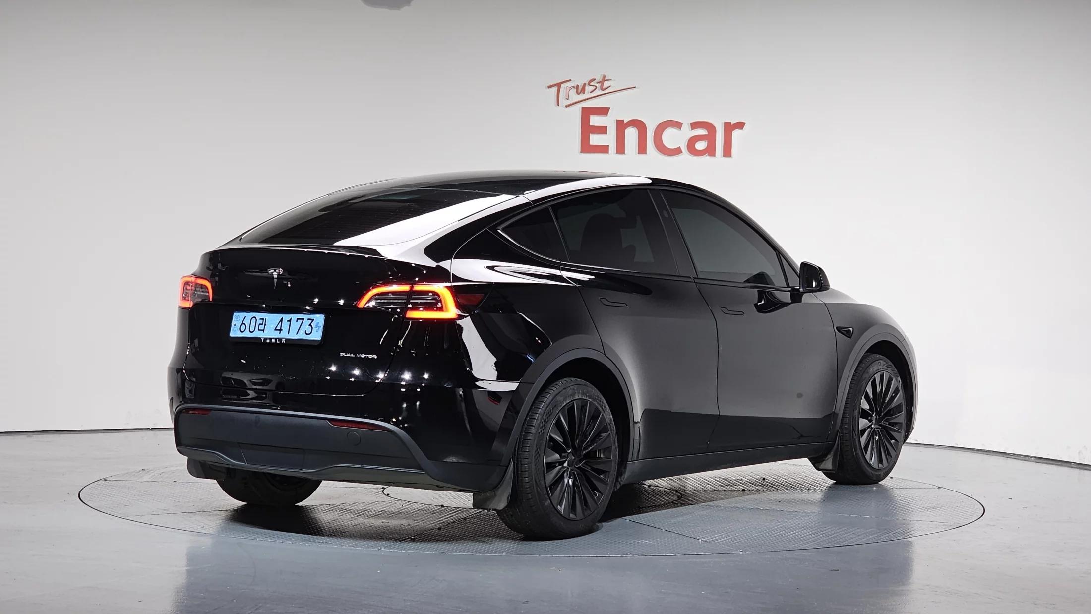 Tesla Model Y Long Range, электромобиль, 2024 г. 27713 км.