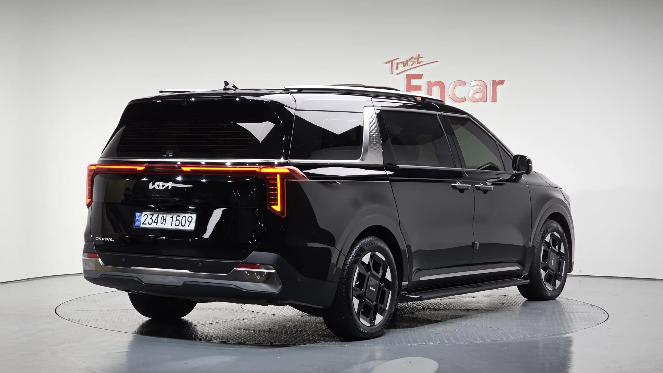 Kia Carnival 9-Seater Signature, 2024 г. 29576 км.