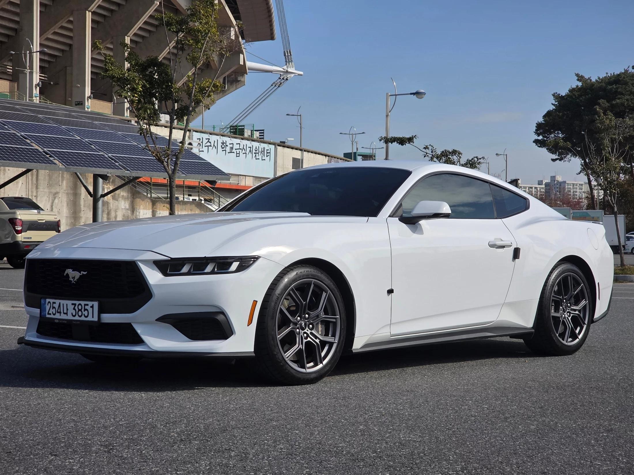Ford MUSTANG 2.3 EcoBoost Premium Coupe, 2024 г. 11941 км.