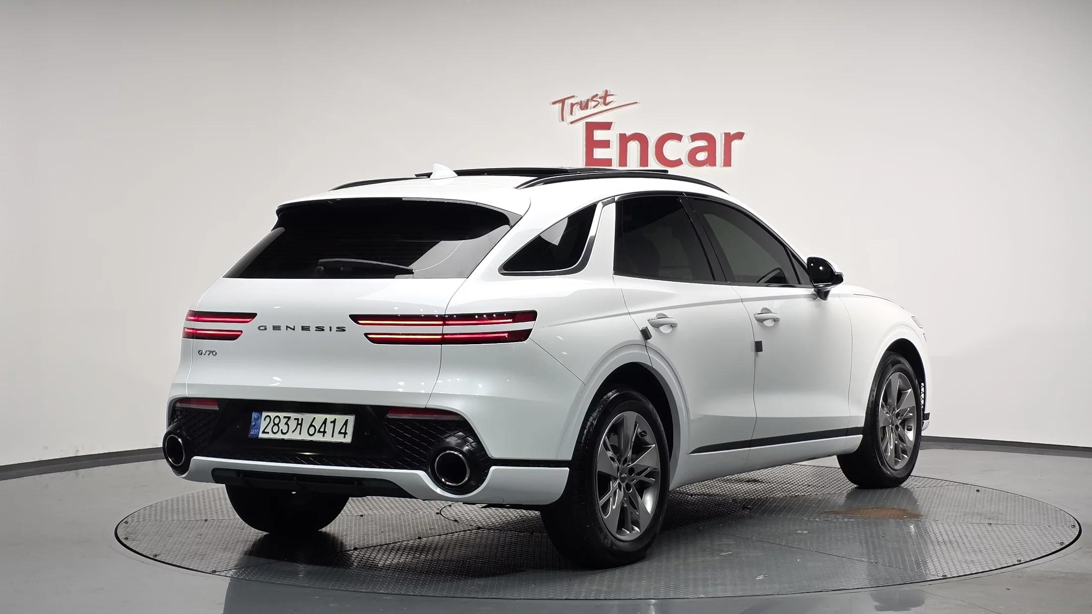 Genesis GV70 2.5 T-GDI 4WD AT (304 л.с.) 2022 г. 30870 км