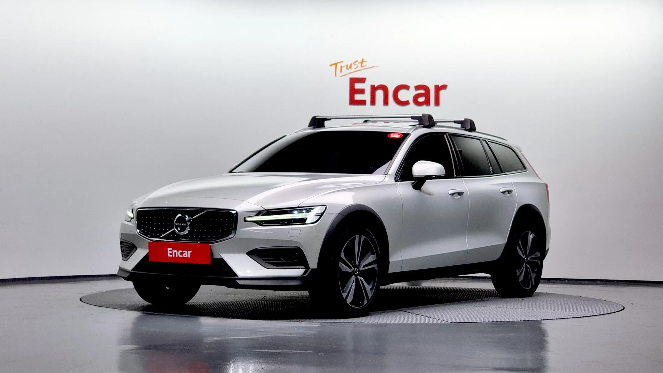 Volvo V60 B5 Pro AWD, 2021 г. 112409 км.