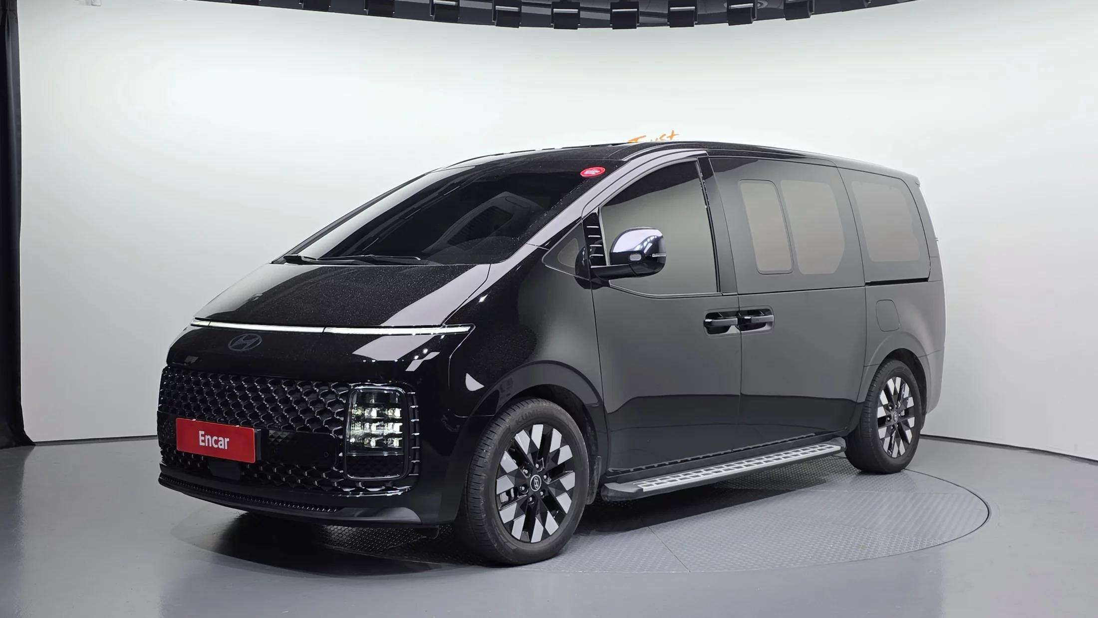 Hyundai Staria 4WD Lounge 9-Seater Inspiration, 2025 г. 5369 км.