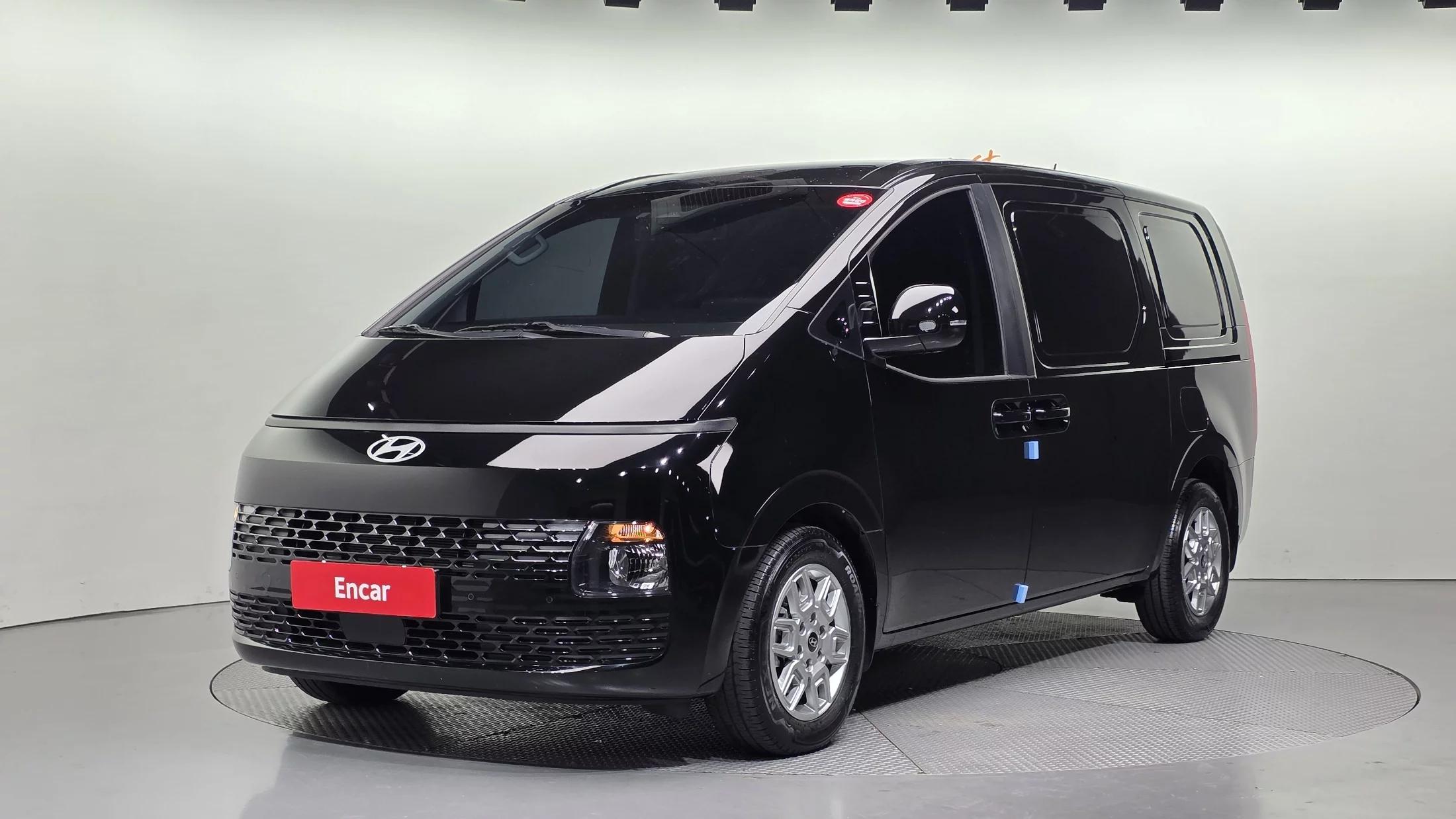 Hyundai Staria L3.5 Cargo 3-Seater Modern, 2024 г. 33392 км.
