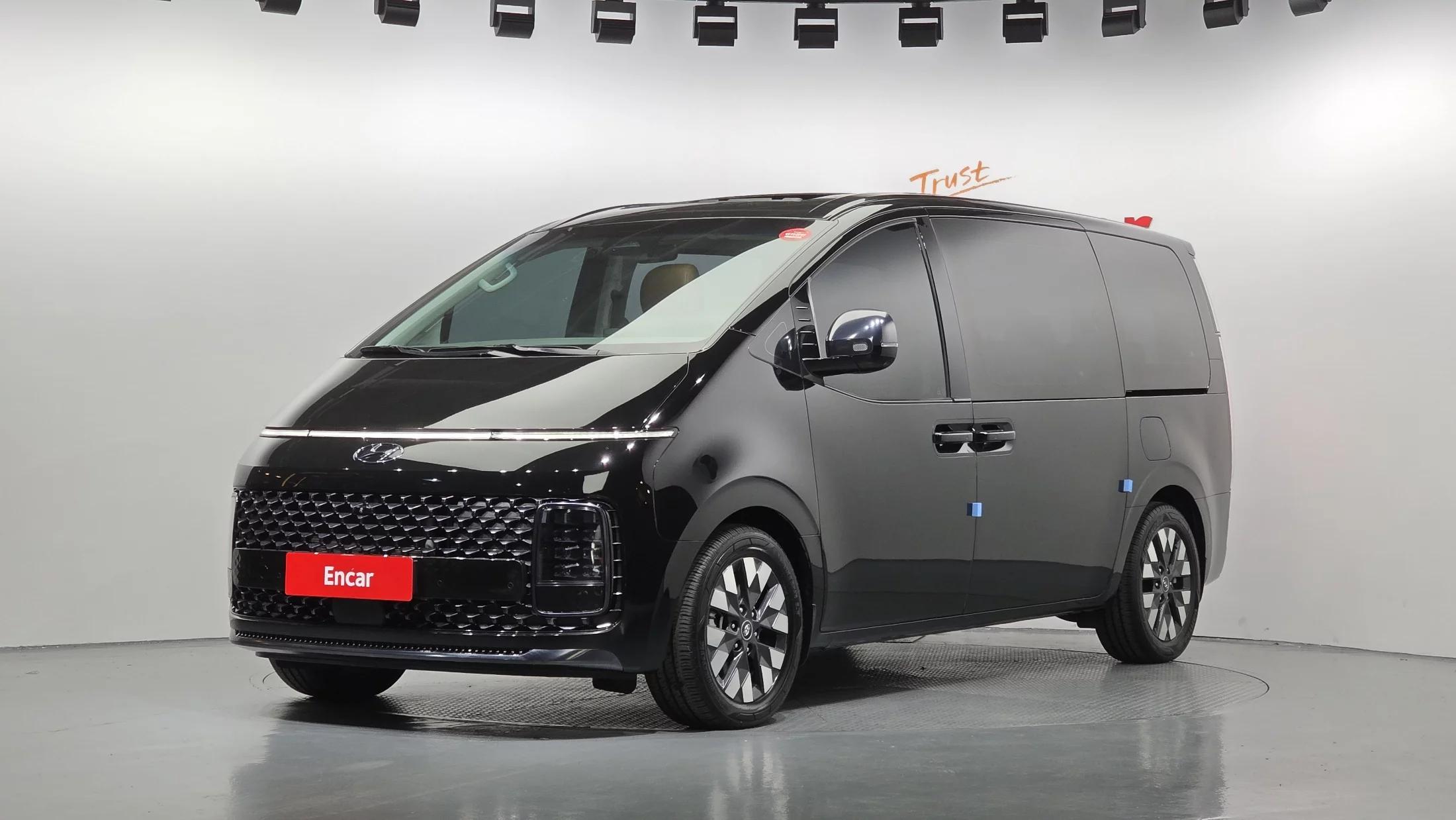 Hyundai Staria 4WD Lounge 7-Seater Inspiration, 2023 г. 44100 км.