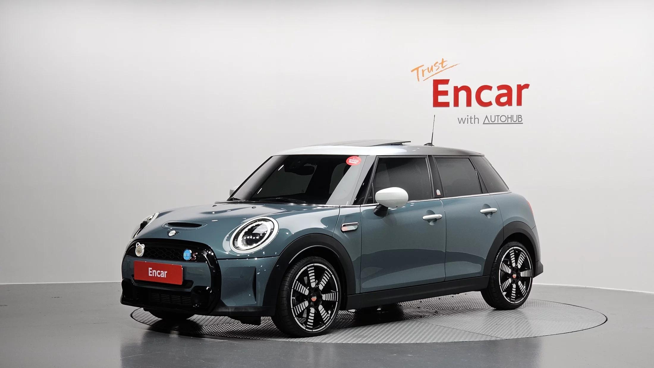 MINI Cooper 5Door Multitione Edition 3rd, 2023 г. 21182 км.