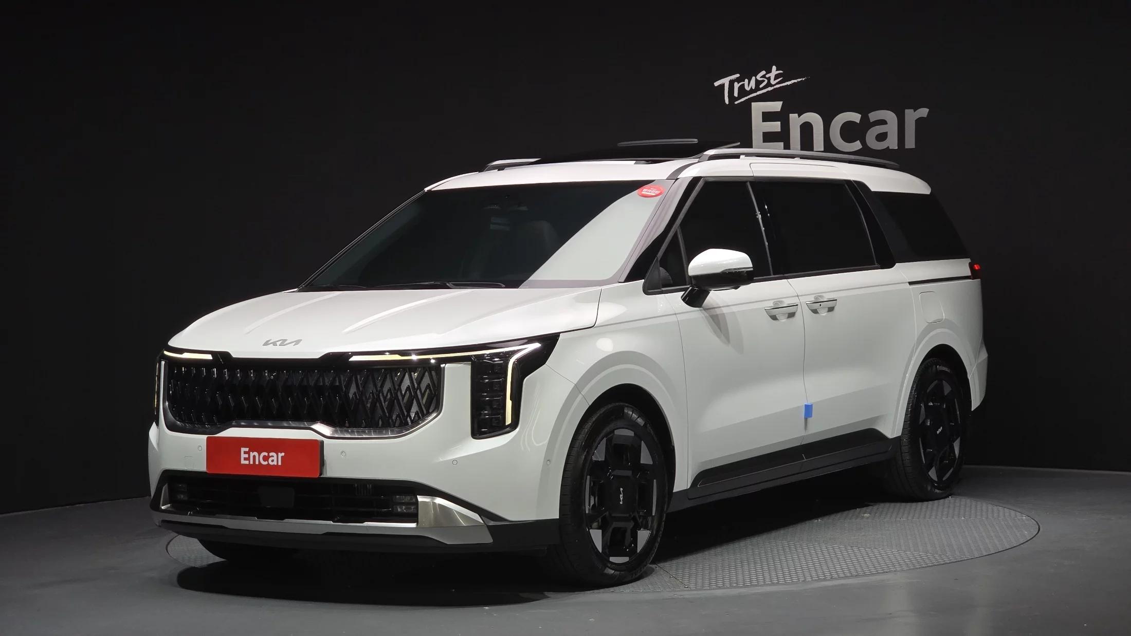 Kia Carnival 9-Seater Signature, 2024 г. 23867 км.