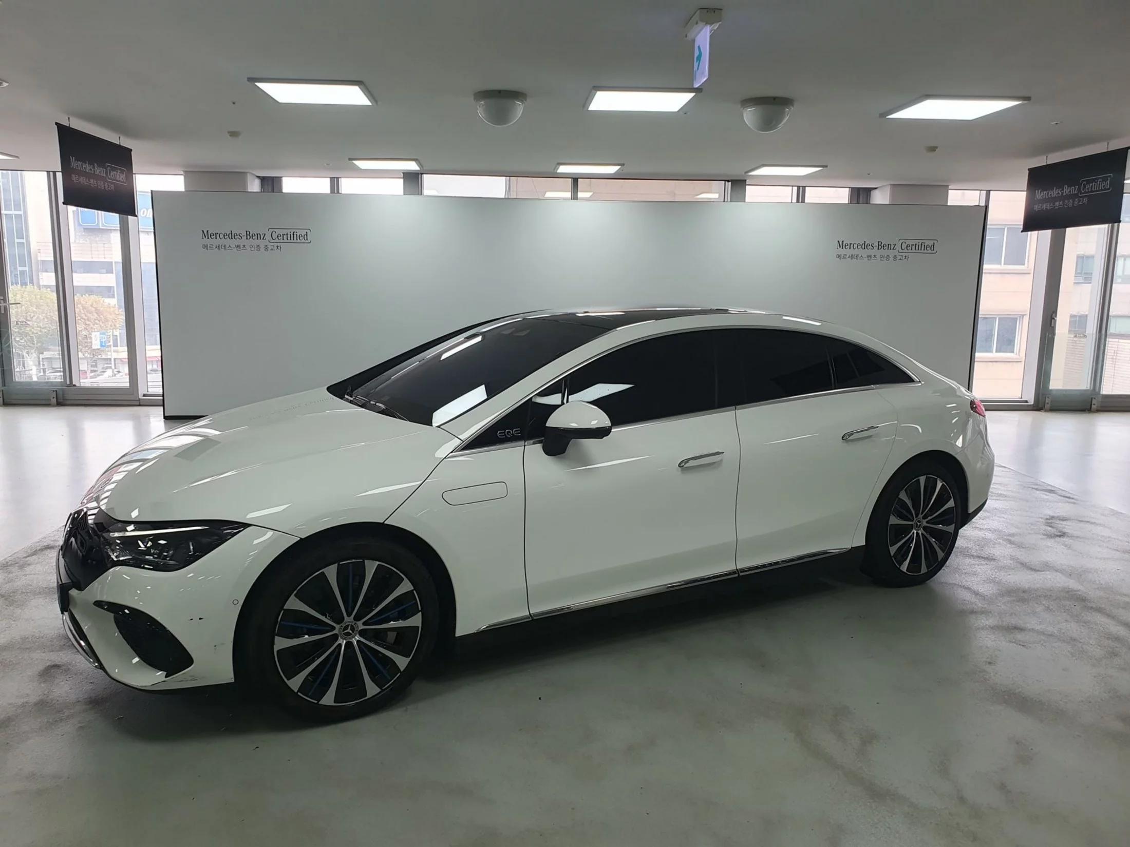 Mercedes-Benz EQE EQE350+, электромобиль, 2022 г. 62405 км.