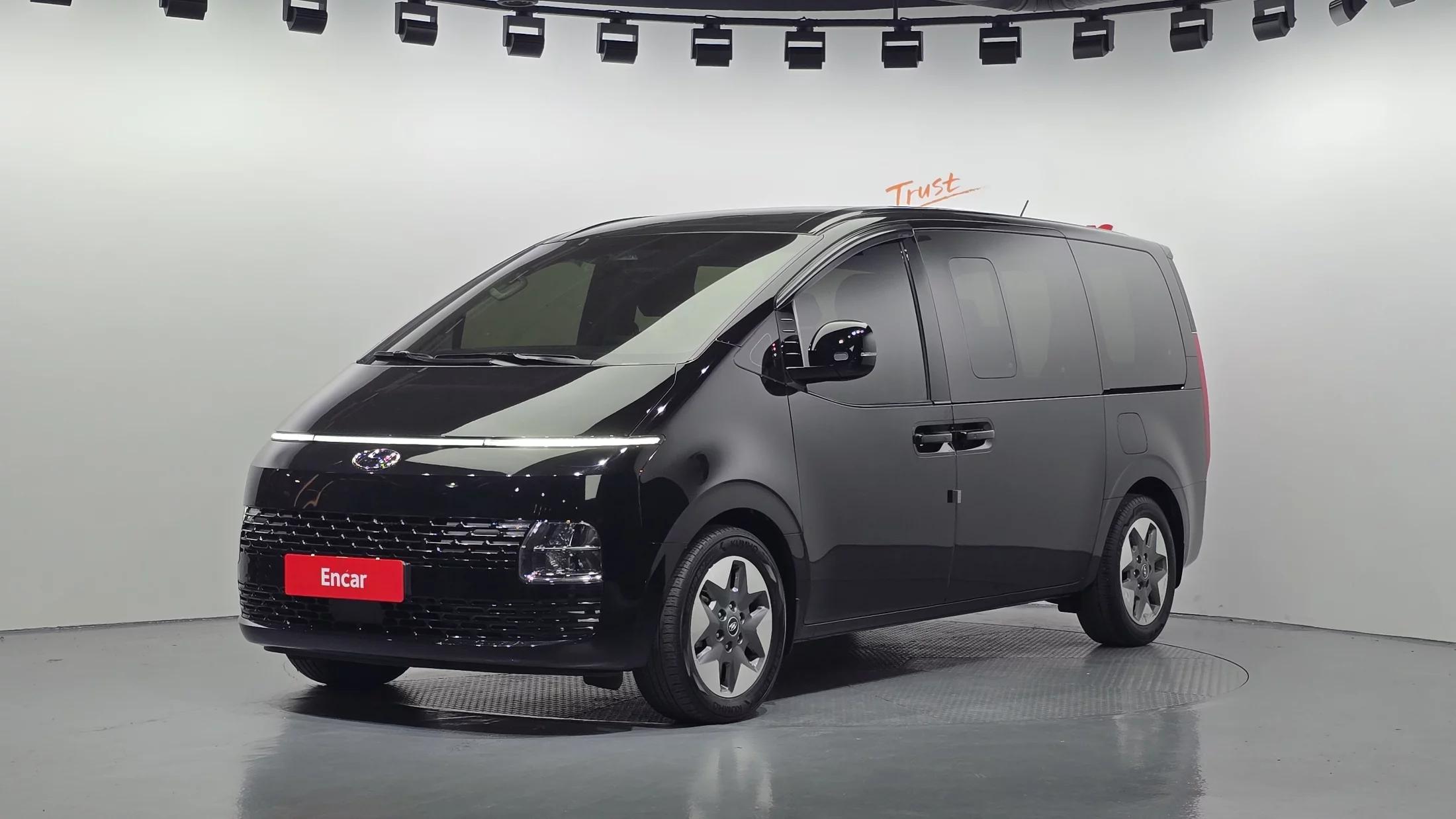 Hyundai Staria 4WD Tourer 9-Seater Modern, 2022 г. 71080 км.
