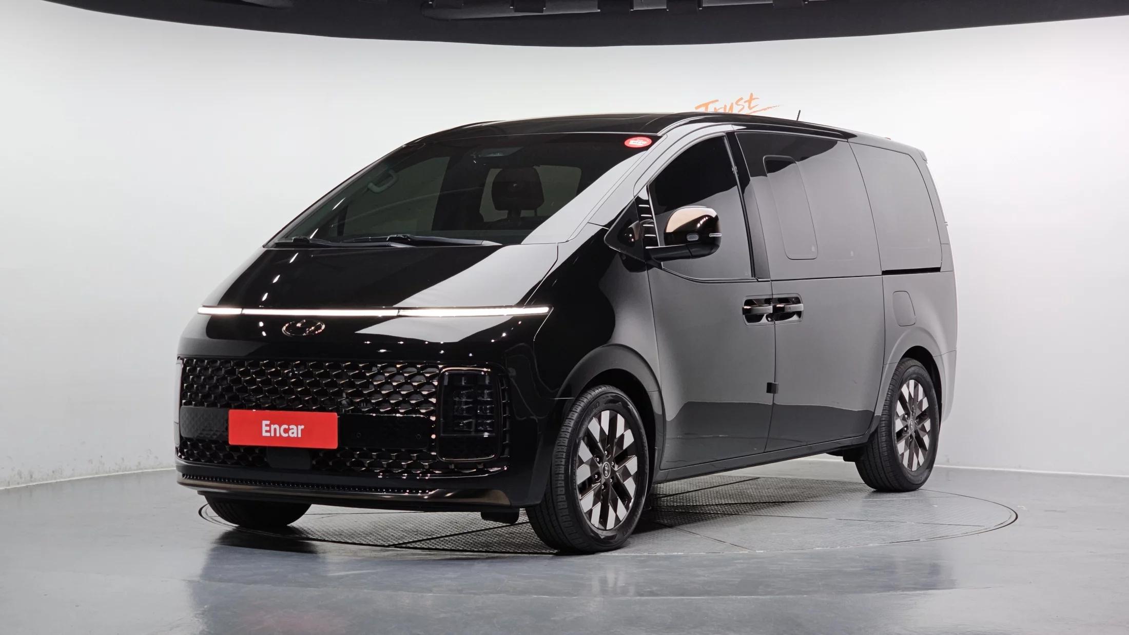 Hyundai Staria Lounge 9-Seater Inspiration, 2021 г. 74176 км.