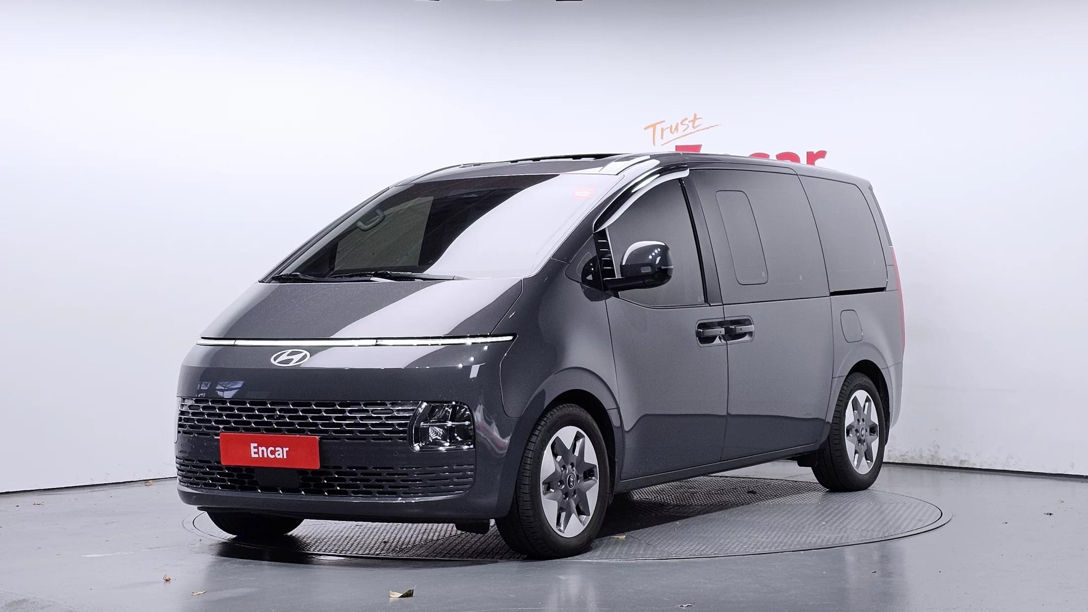 Hyundai Staria 4WD Tourer 9-Seater Modern, 2025 г. 14588 км.