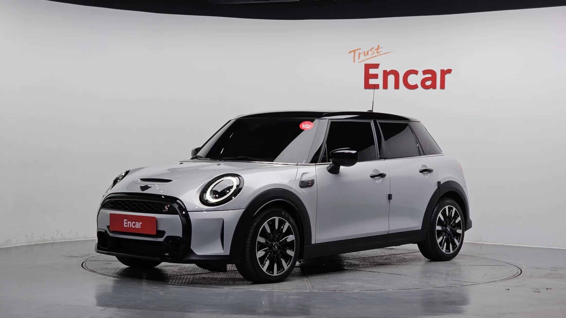 MINI Cooper 5Door Classic Launch Pack Third Generation, 2021 г. 32209 км.