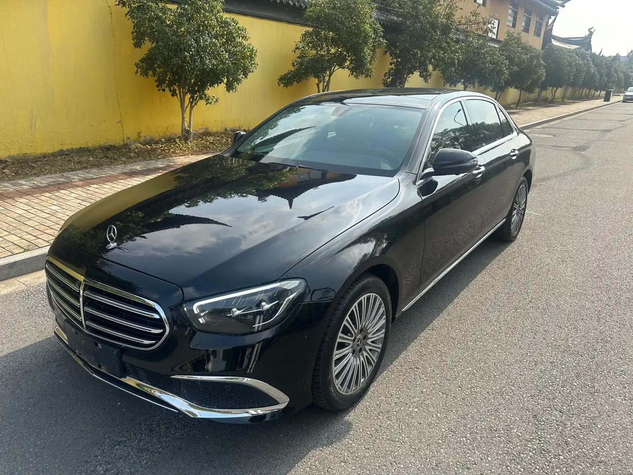 Mercedes-Benz E-Class 2021 г. 61010 км.